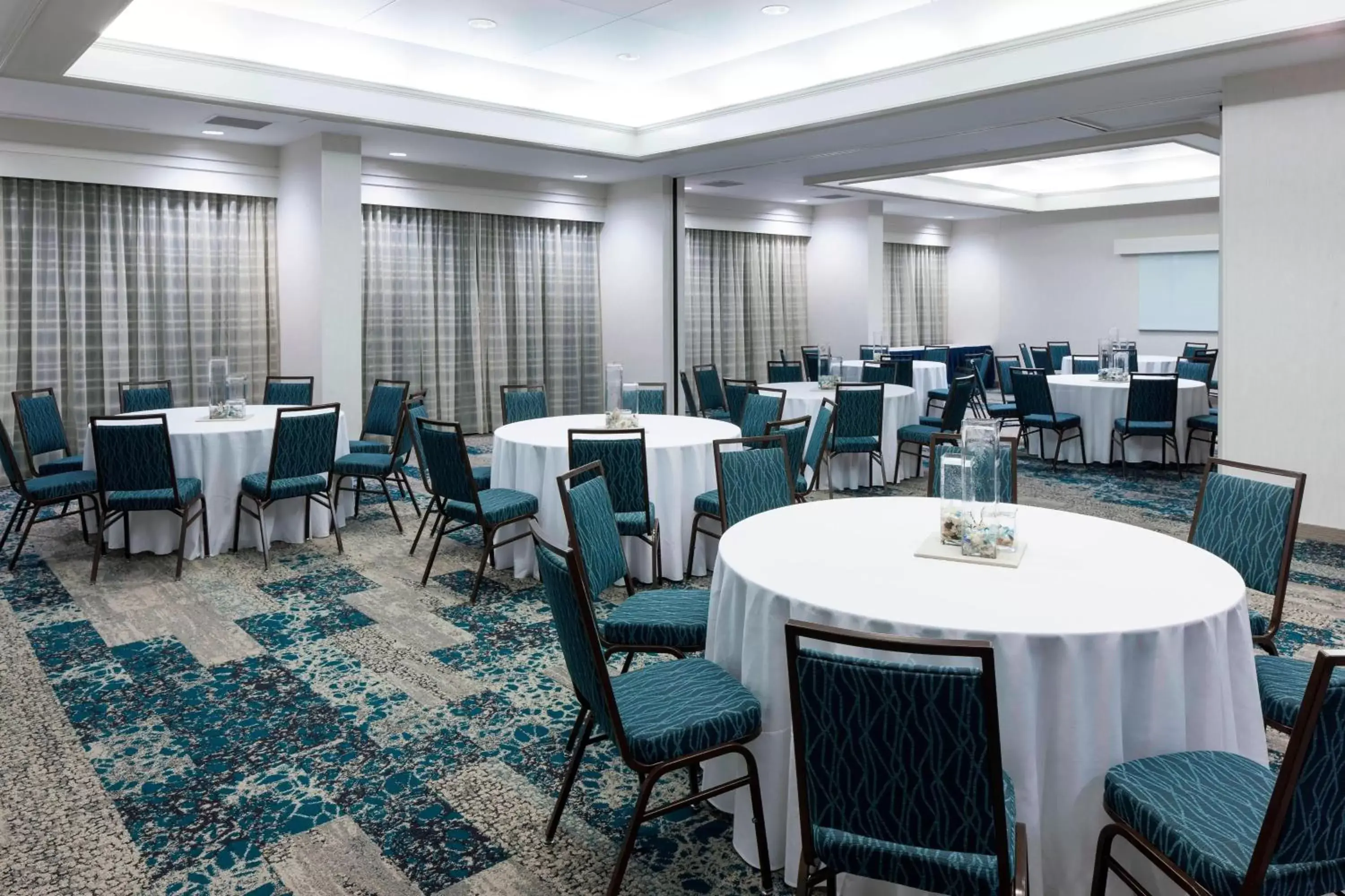 Meeting/conference room, Restaurant/Places to Eat in Courtyard Virginia Beach Oceanfront / North 37th Street