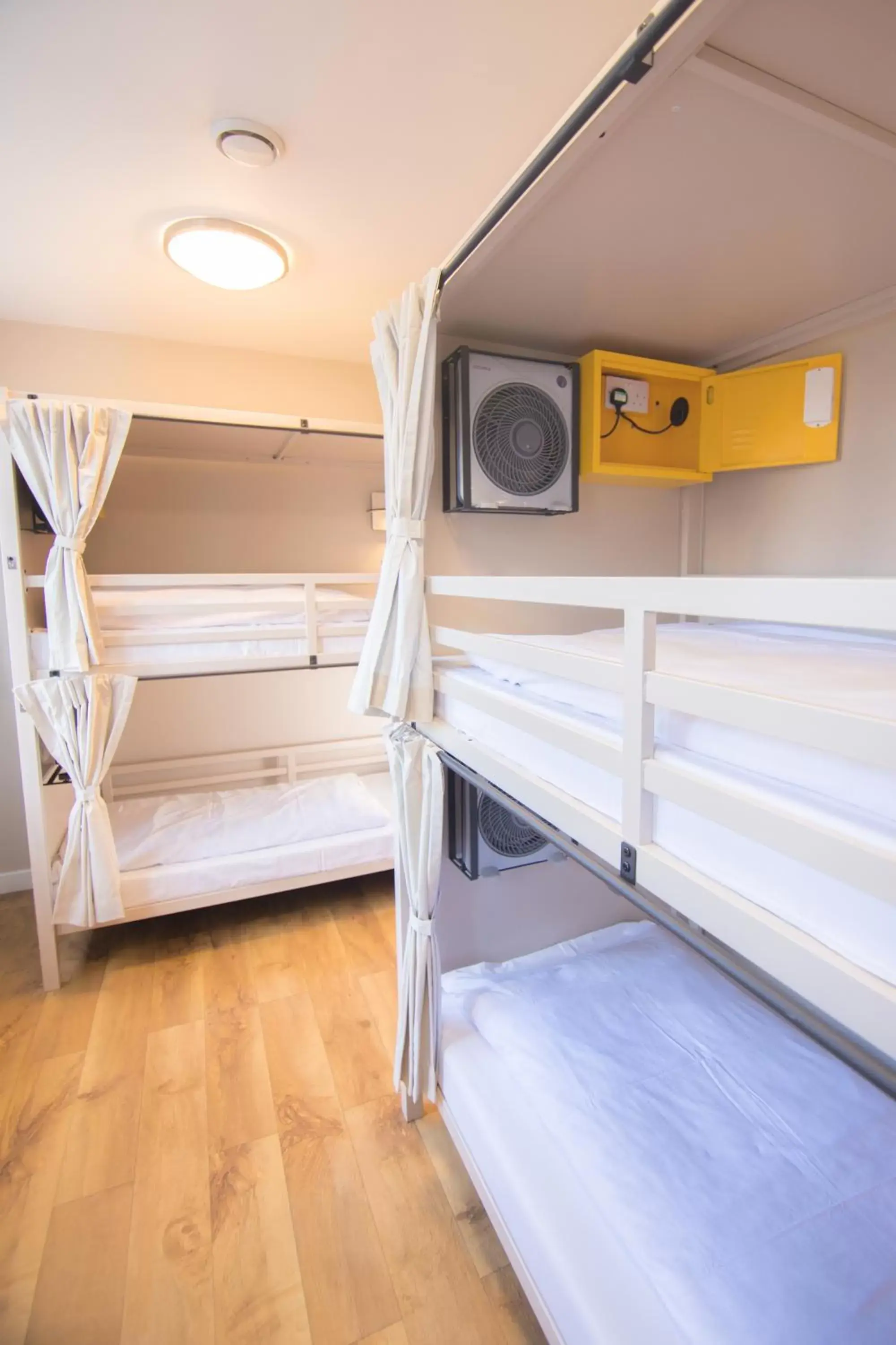 Bed, Bunk Bed in Wombat's City Hostel London