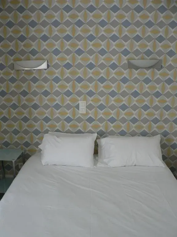 Decorative detail, Bed in Hôtel Les Alizés