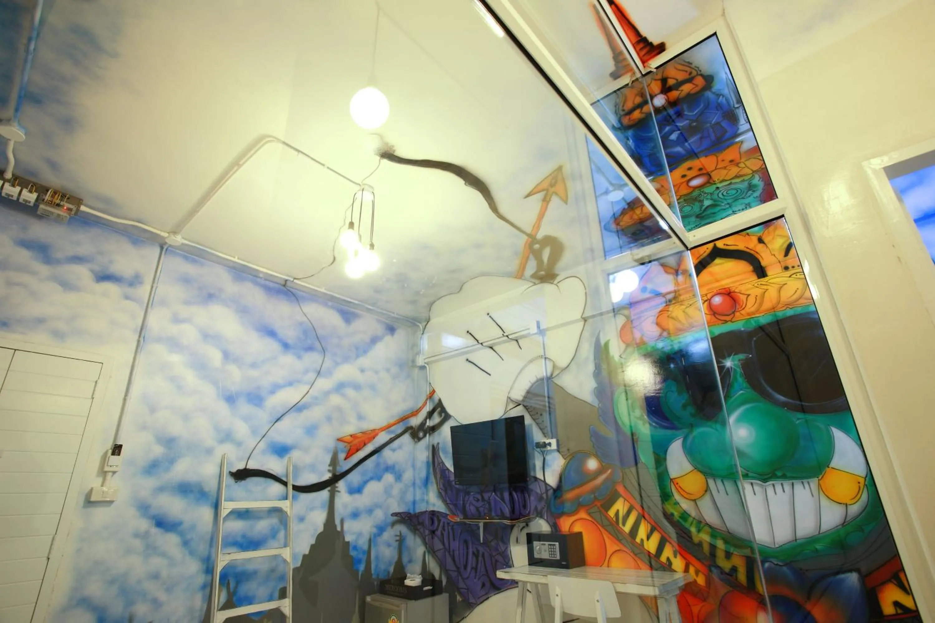 Photo of the whole room in Meroom