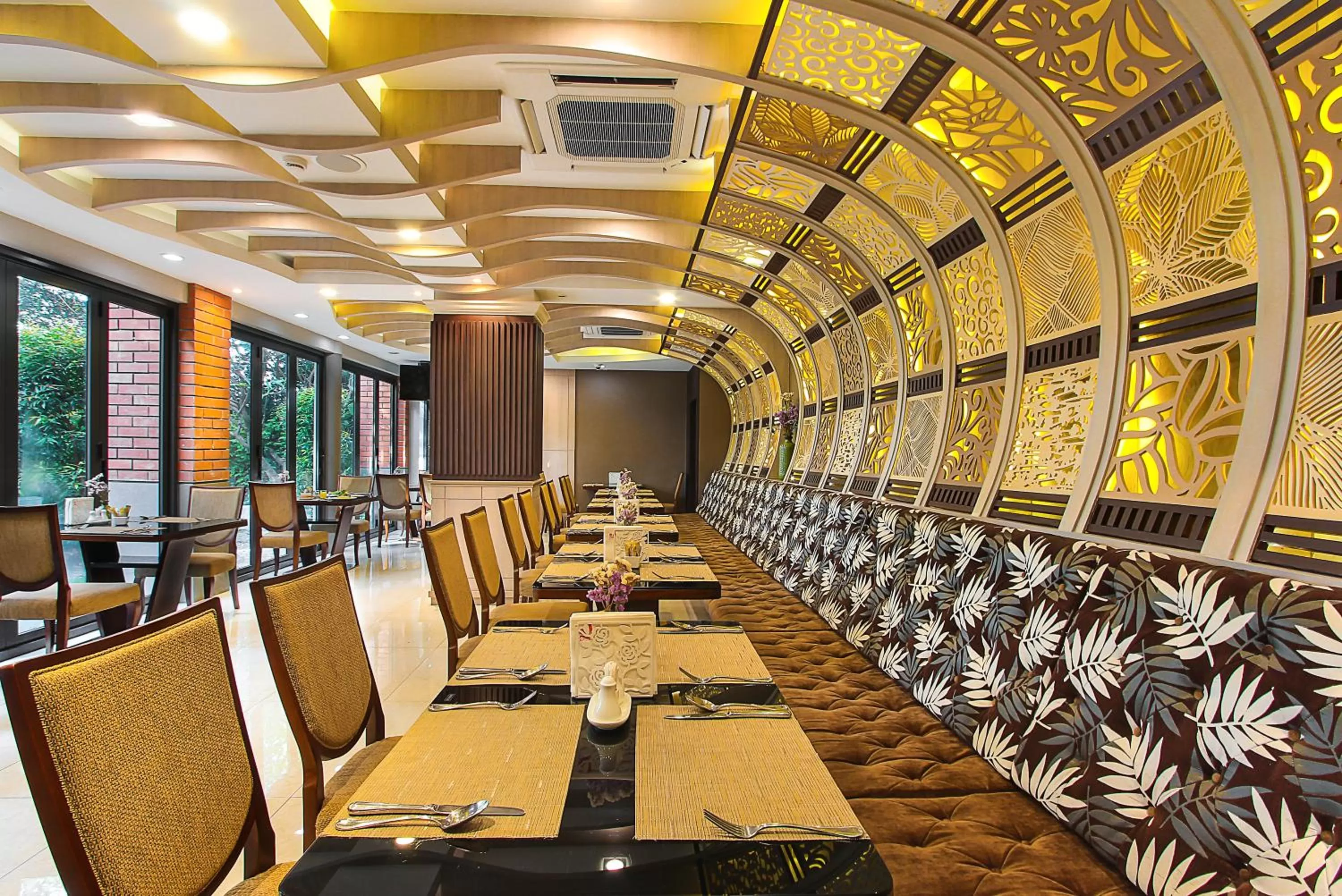 Restaurant/places to eat in Rimnaam Klangchan Hotel - SHA Plus