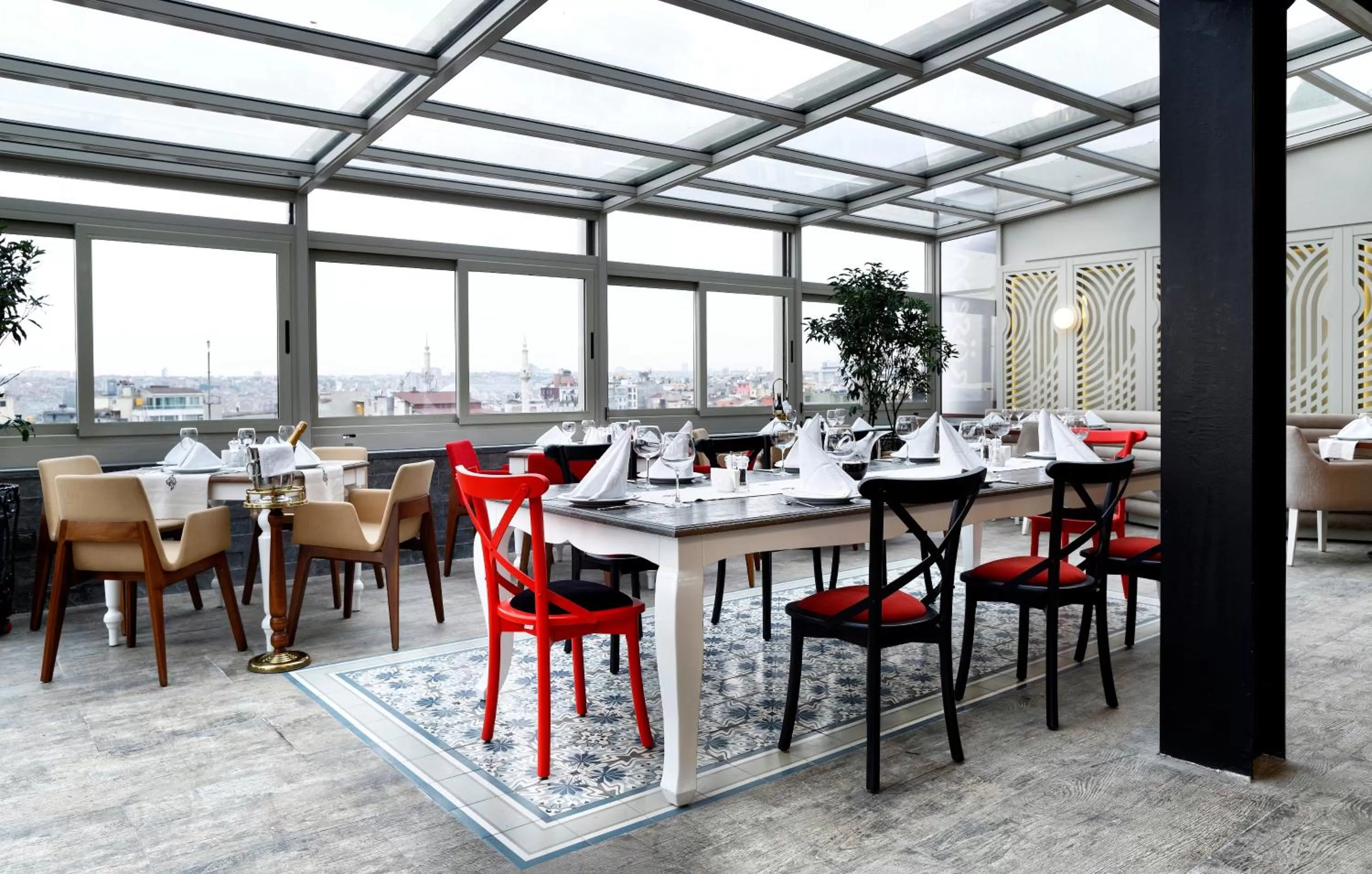 Restaurant/places to eat in Darkhill Hotel