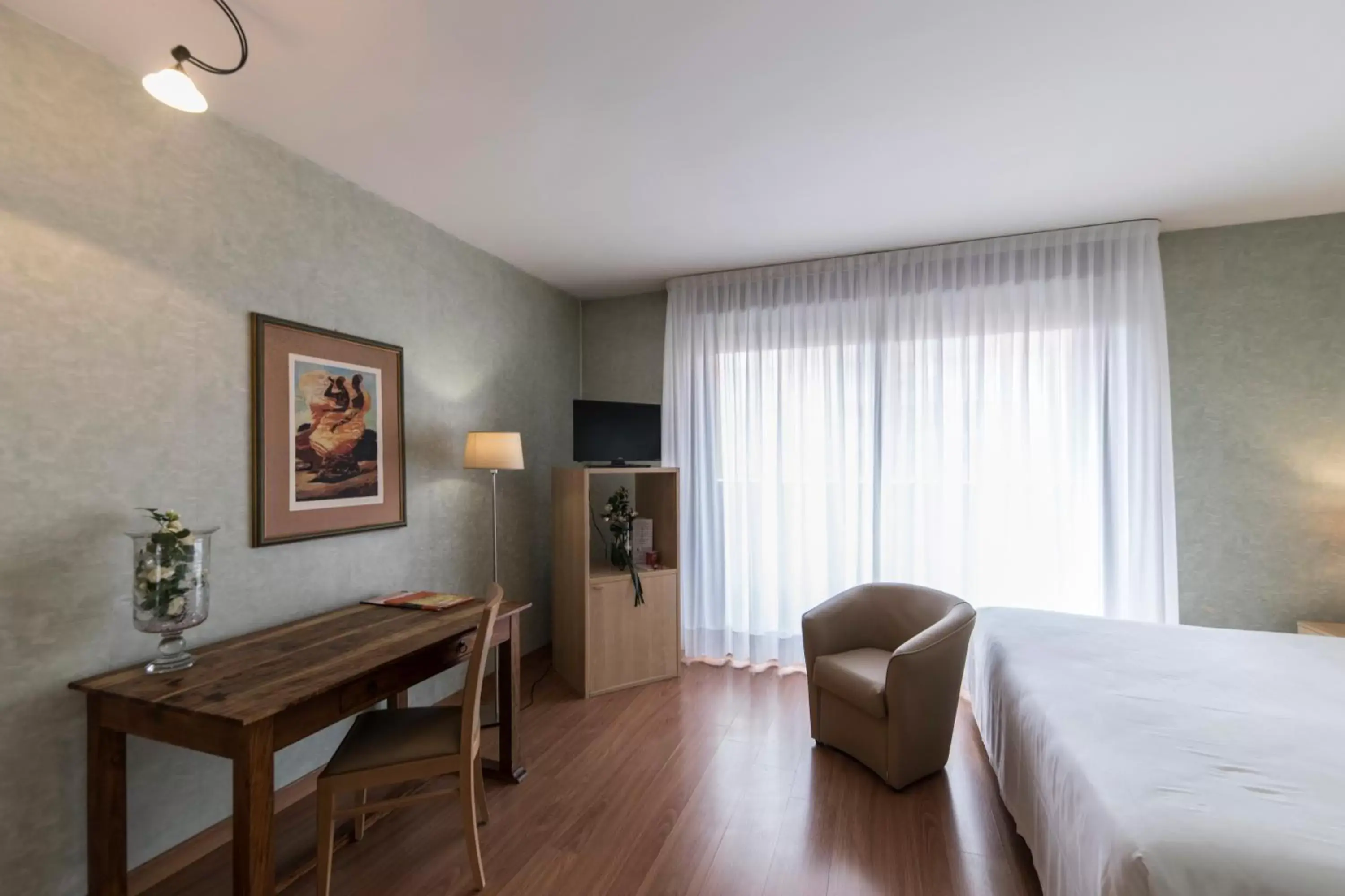Bedroom, TV/Entertainment Center in Hotel Donatello Imola