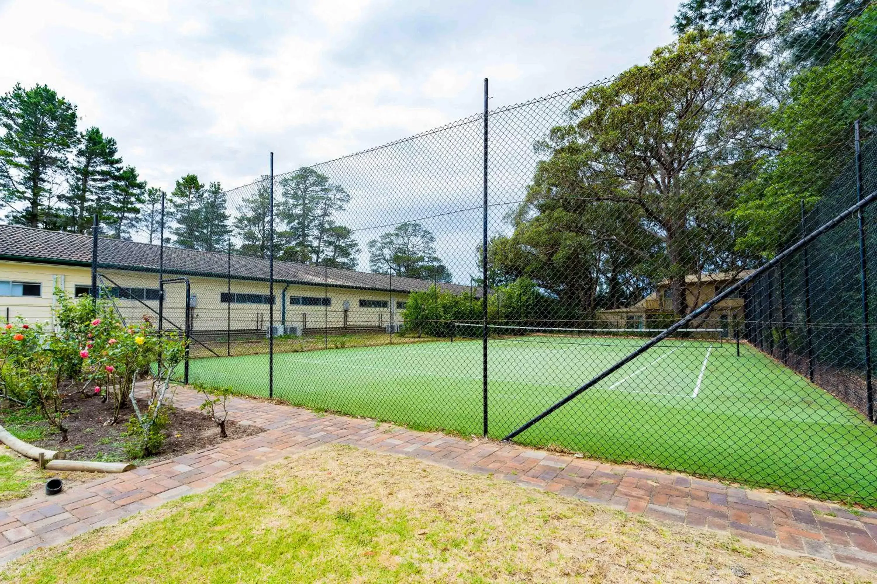 Tennis/Squash in Bundanoon Country Inn Motel