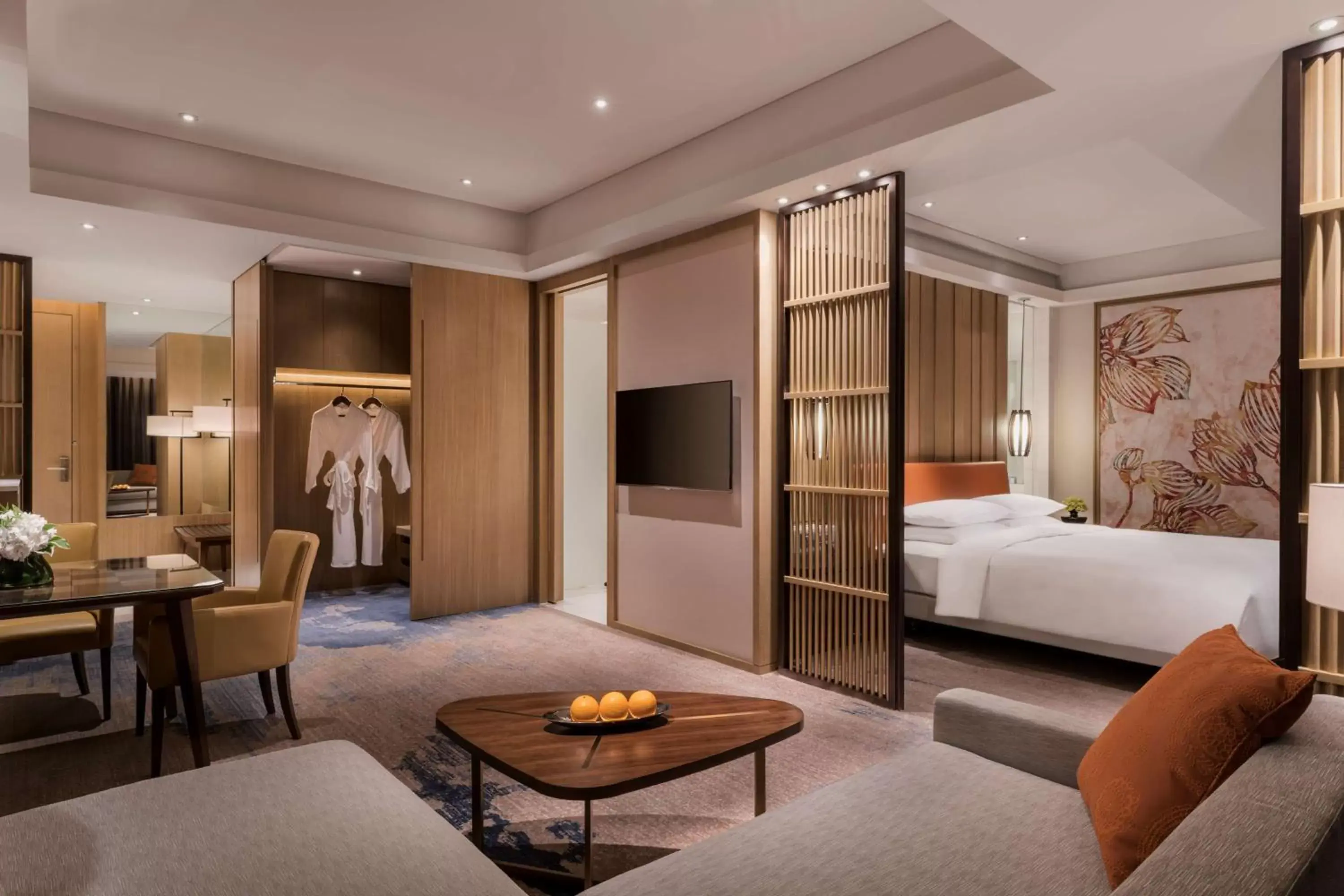 Photo of the whole room, Bed in Hyatt Regency Shanghai Wujiaochang Photo of the whole room, Bed in Hyatt Regency Shanghai Wujiaochang