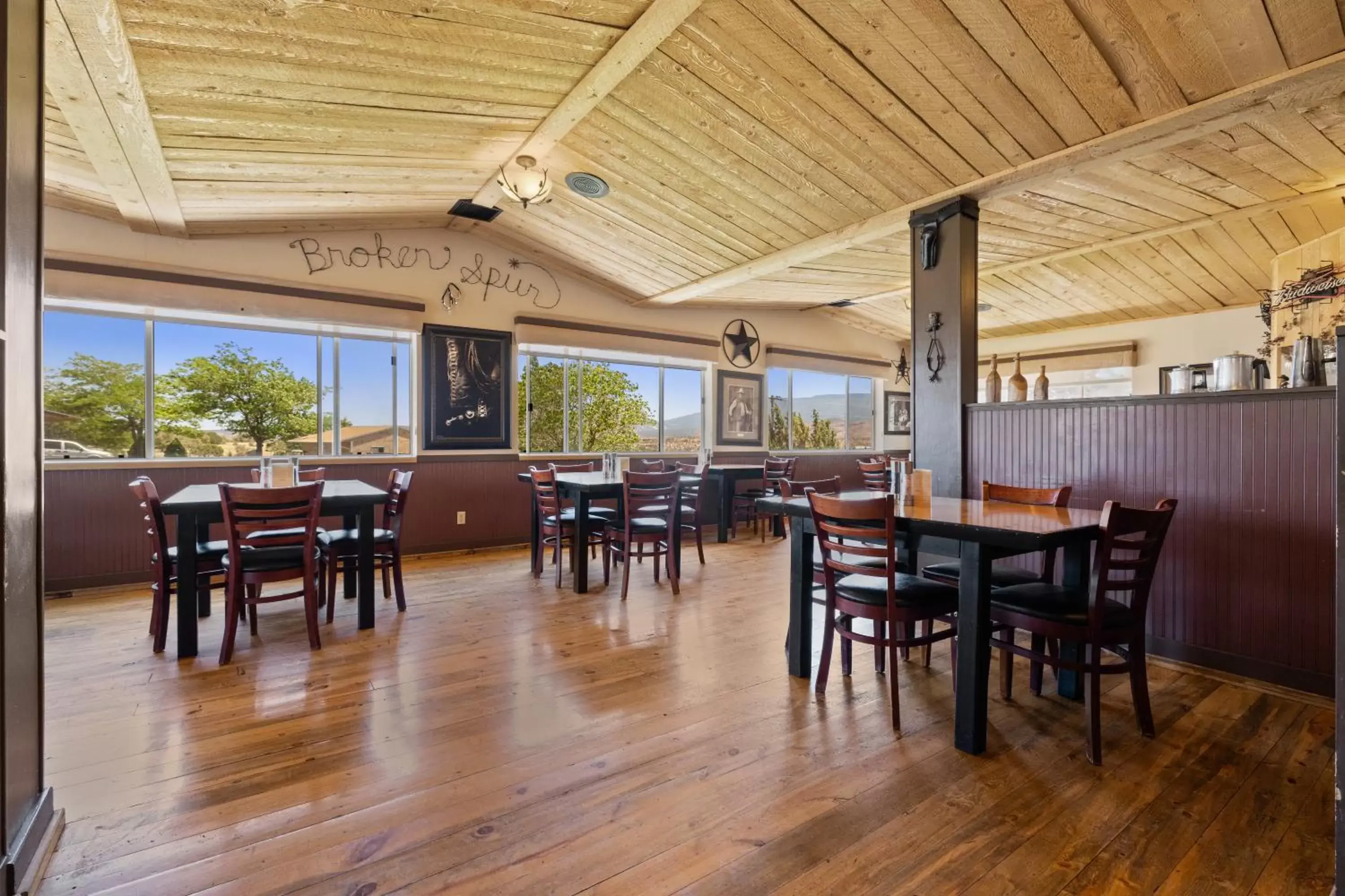 Restaurant/places to eat in Broken Spur Inn & Steakhouse Restaurant/places to eat in Broken Spur Inn & Steakhouse