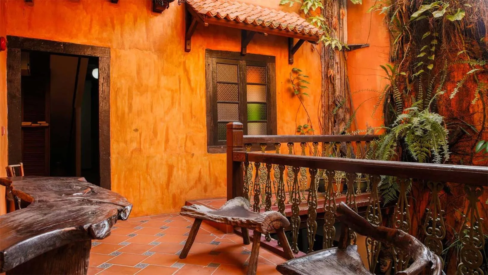 Kuching Waterfront Lodge