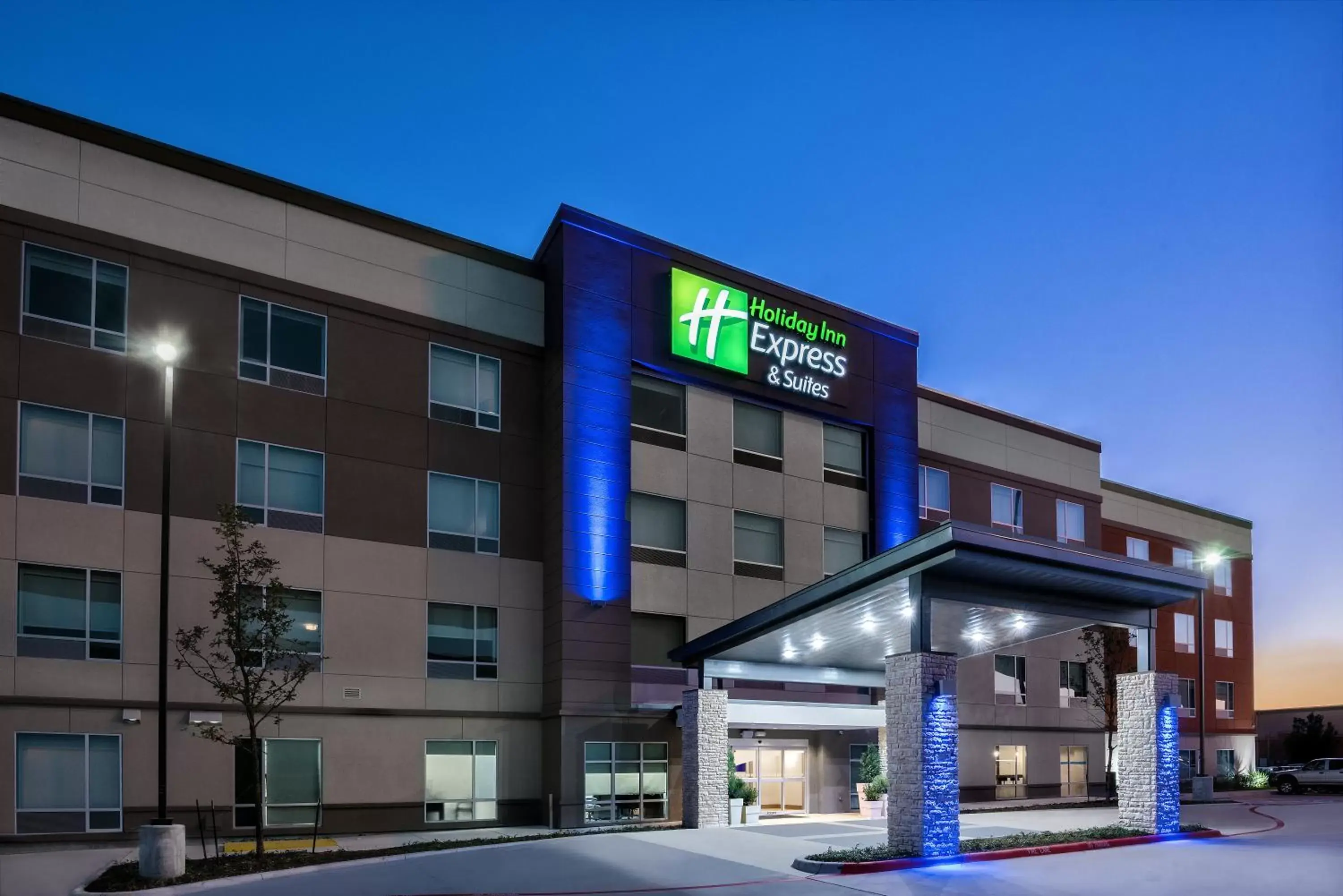Property Building in Holiday Inn Express & Suites Round Rock Austin North, an IHG Hotel