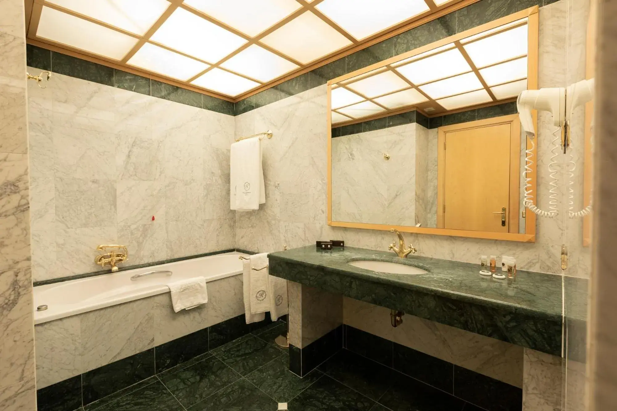 Bathroom in City Life Hotel Poliziano