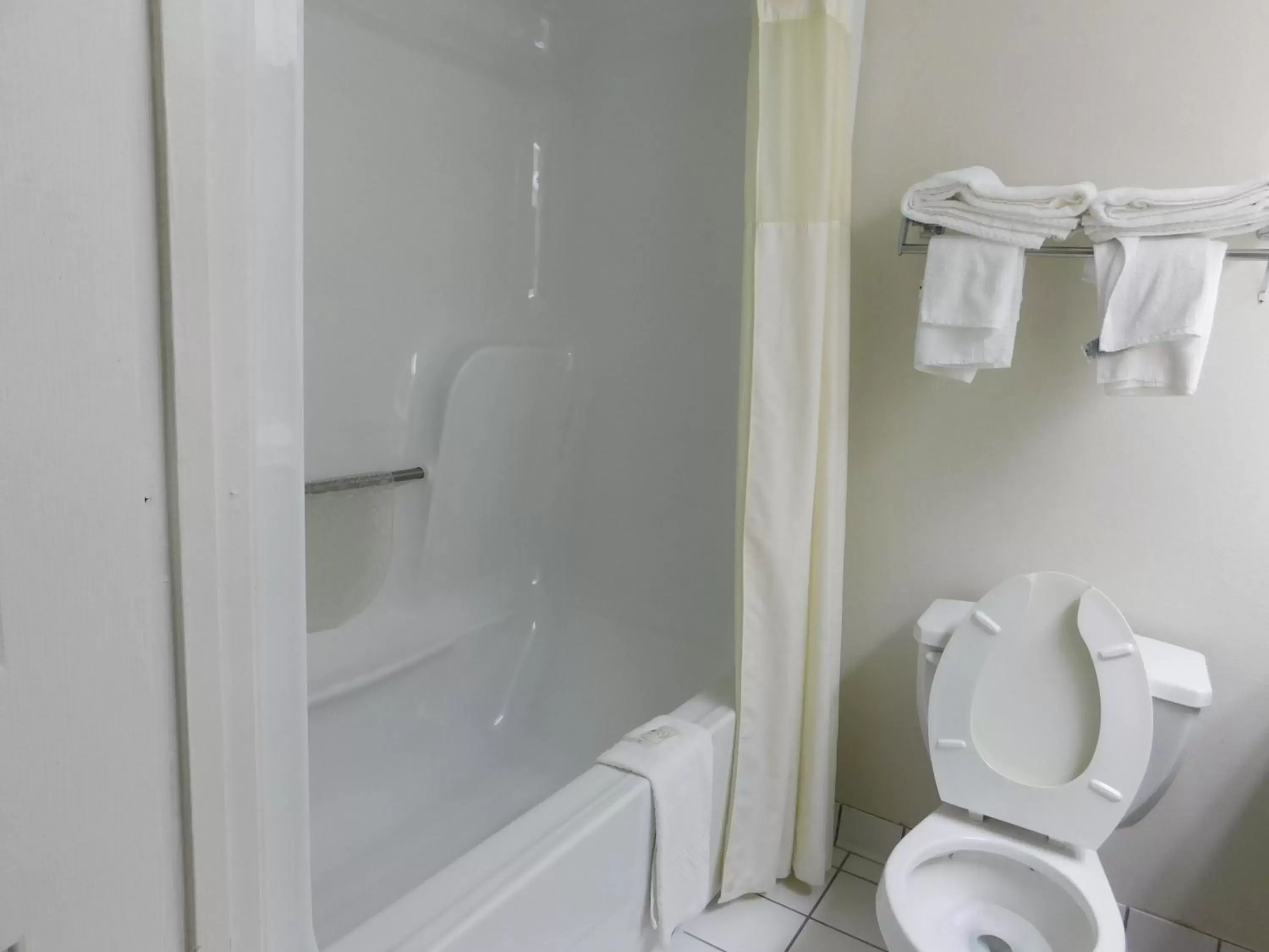 Bathroom in Quality Inn & Suites Thomasville