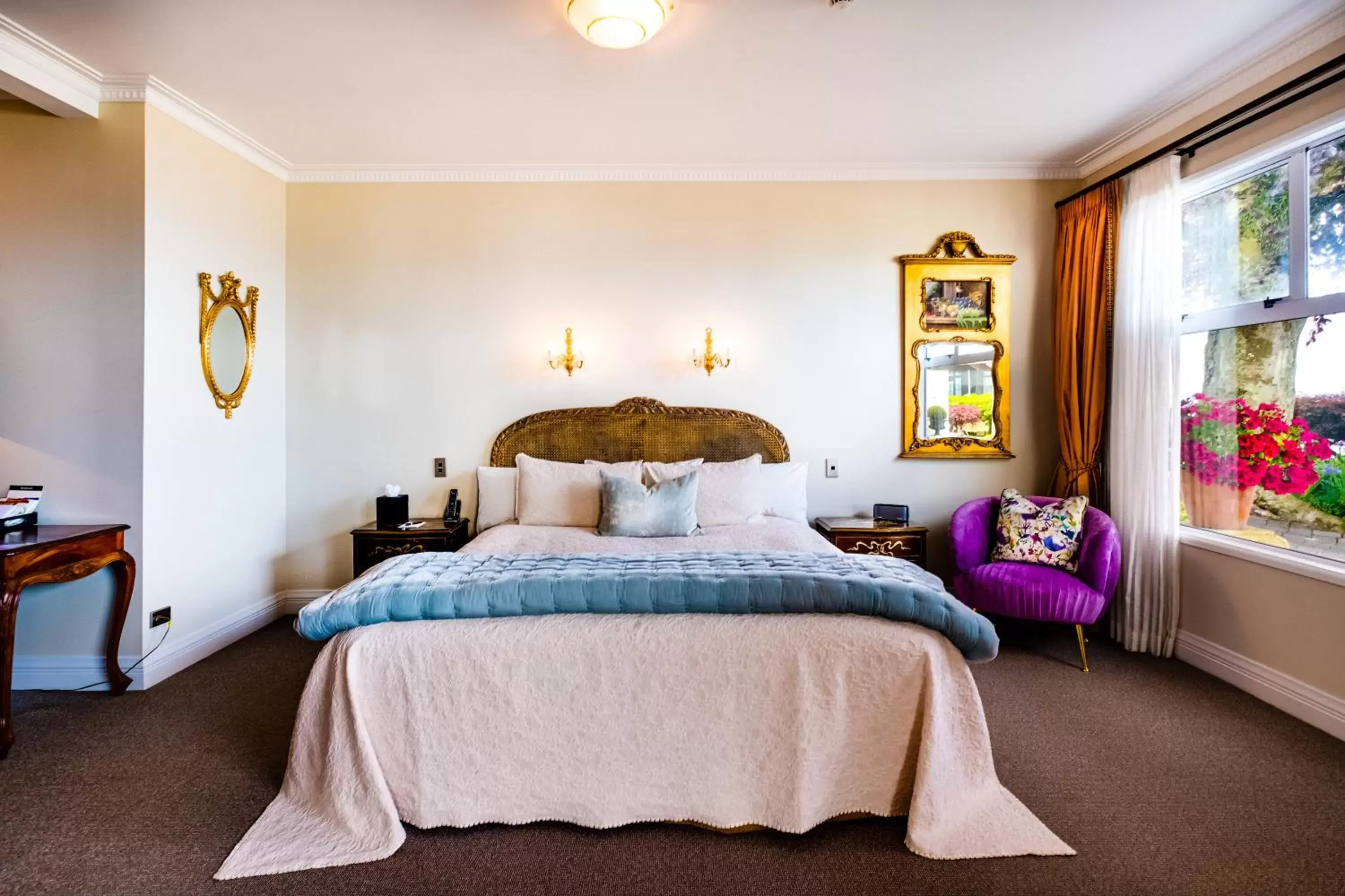 Bedroom, Bed in On The Point - Lake Rotorua