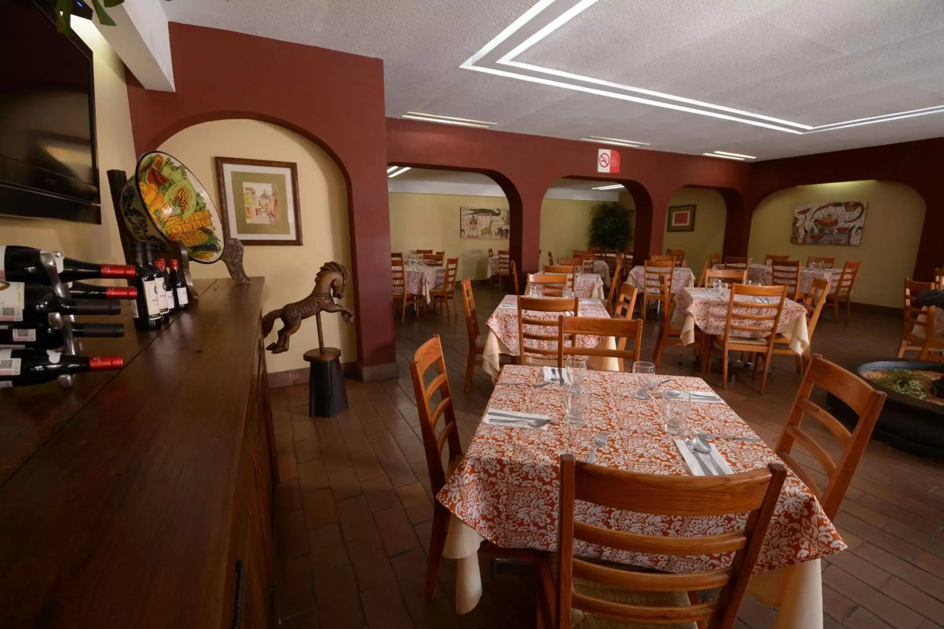 Restaurant/Places to Eat in Hotel Hacienda