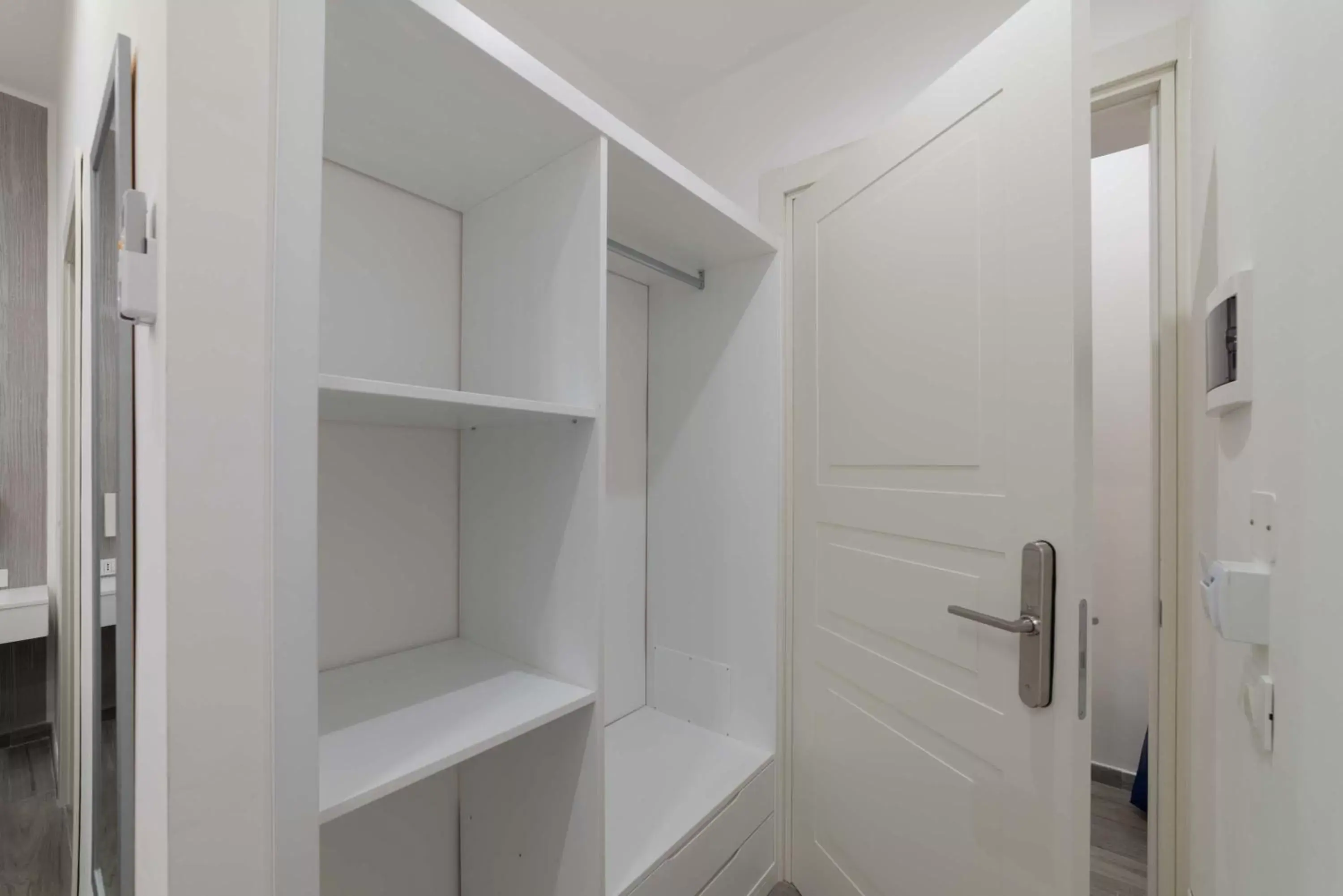 wardrobe, Bathroom in Blanc Rooms