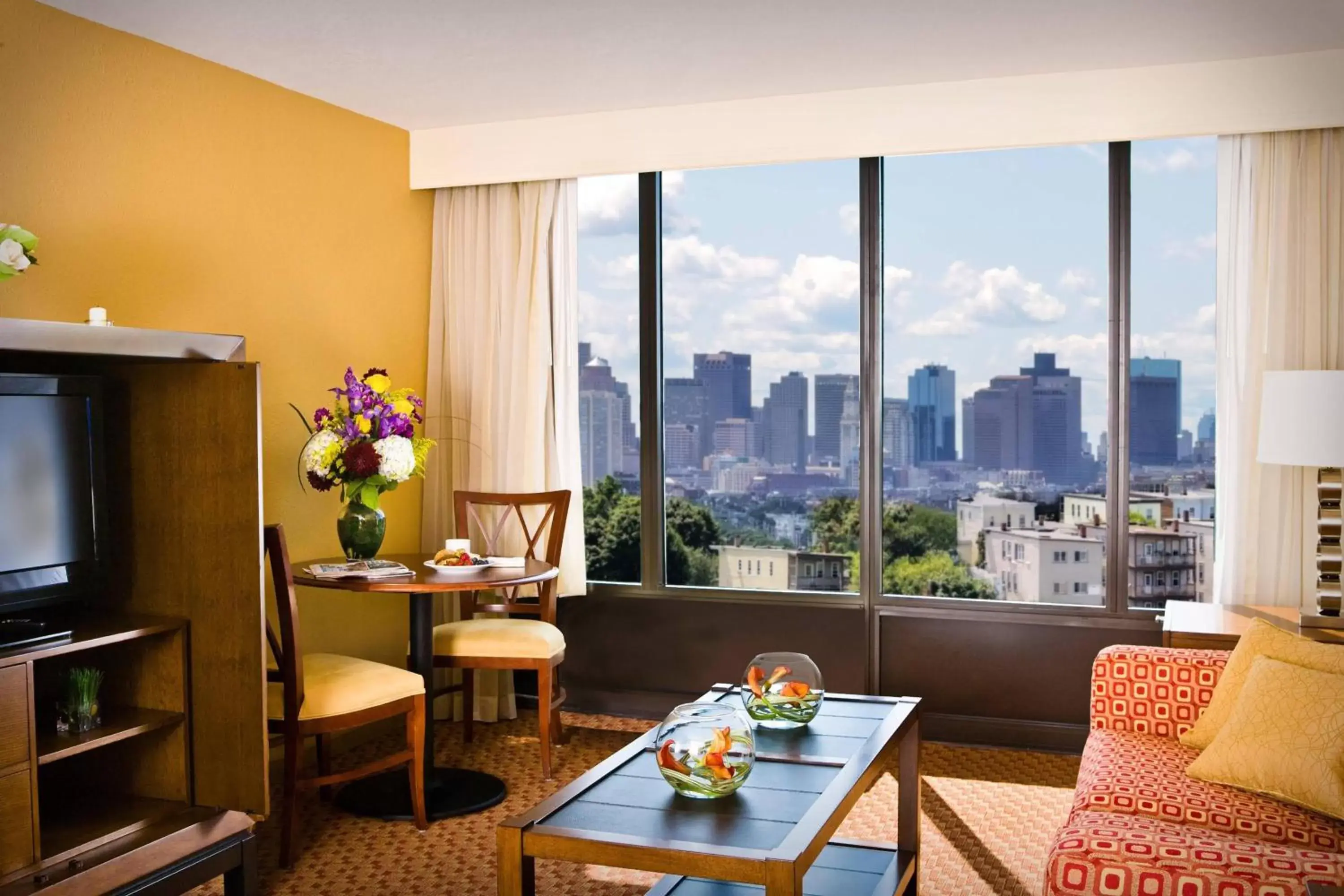 Bedroom in Courtyard by Marriott Boston Logan Airport