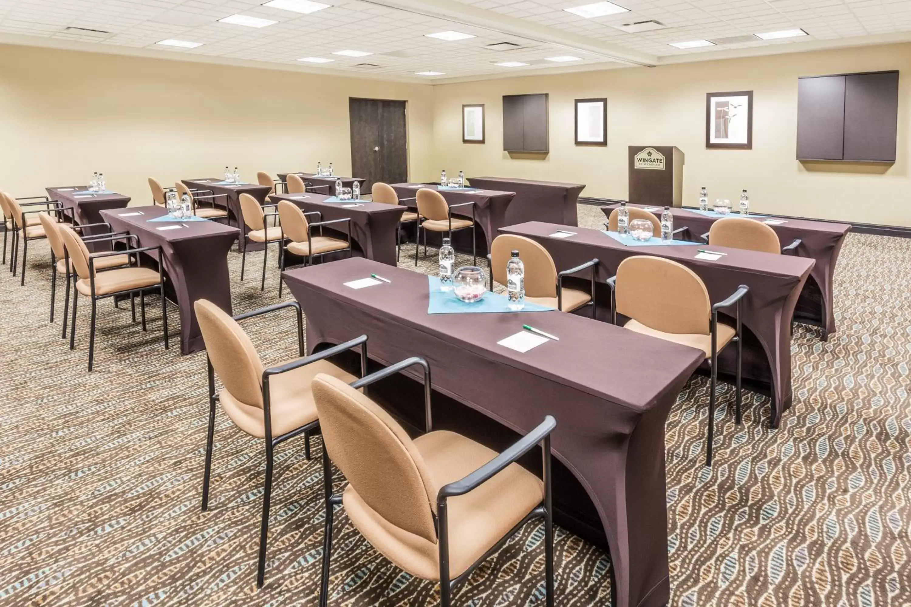 Meeting/conference room in Wingate By Wyndham Regina