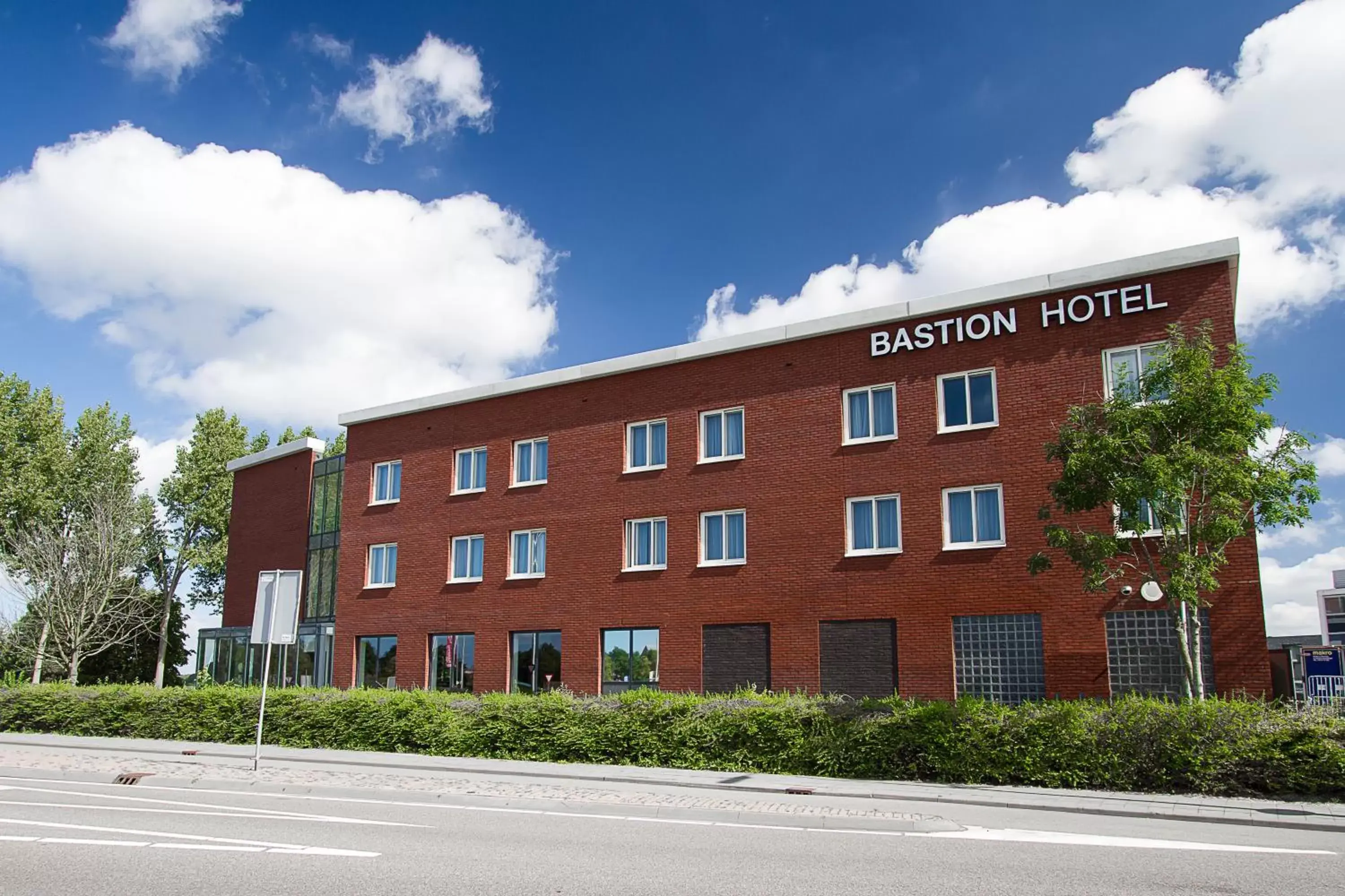 Facade/entrance, Property Building in Bastion Hotel Brielle - Europoort