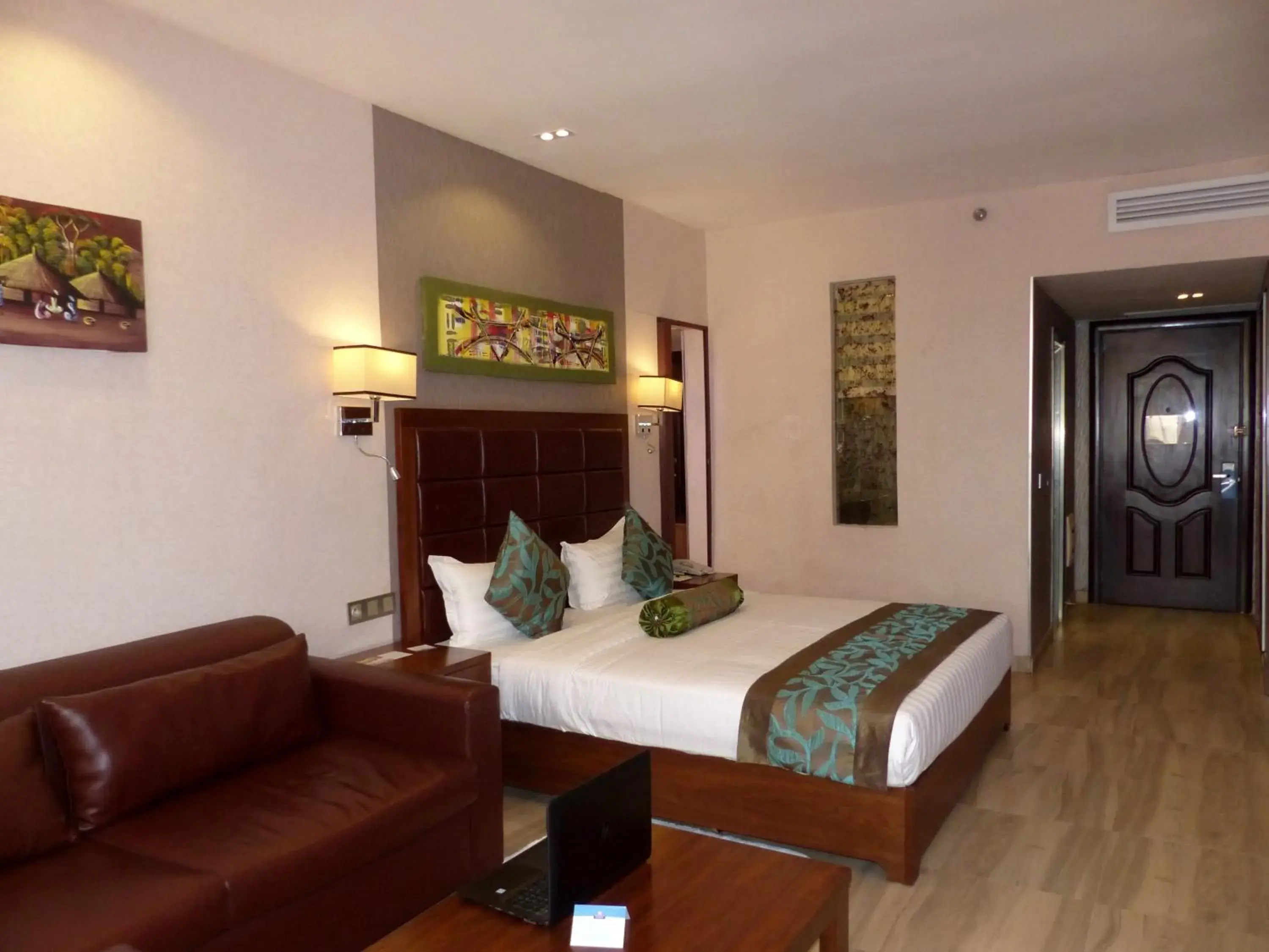 Shower in Days Hotel & Suites by Wyndham Dakar