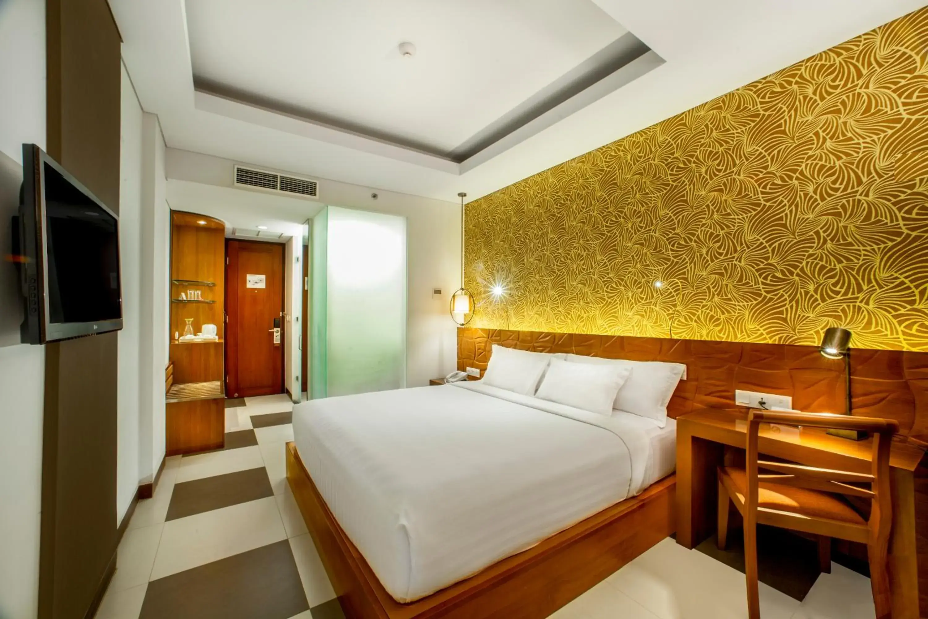 Bedroom, Bed in Sun Island Hotel & Spa Legian