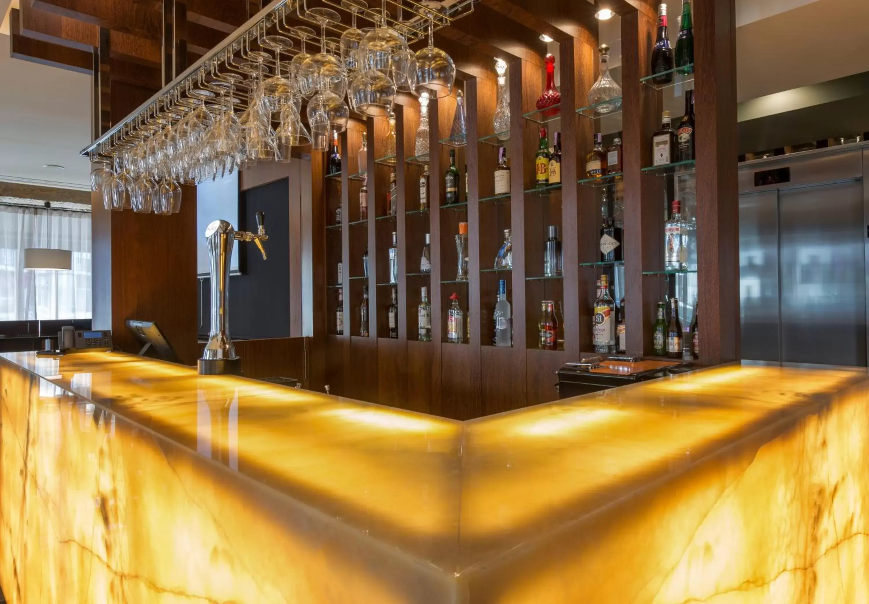 Lounge or bar in TURIM Terreiro do Paço Hotel