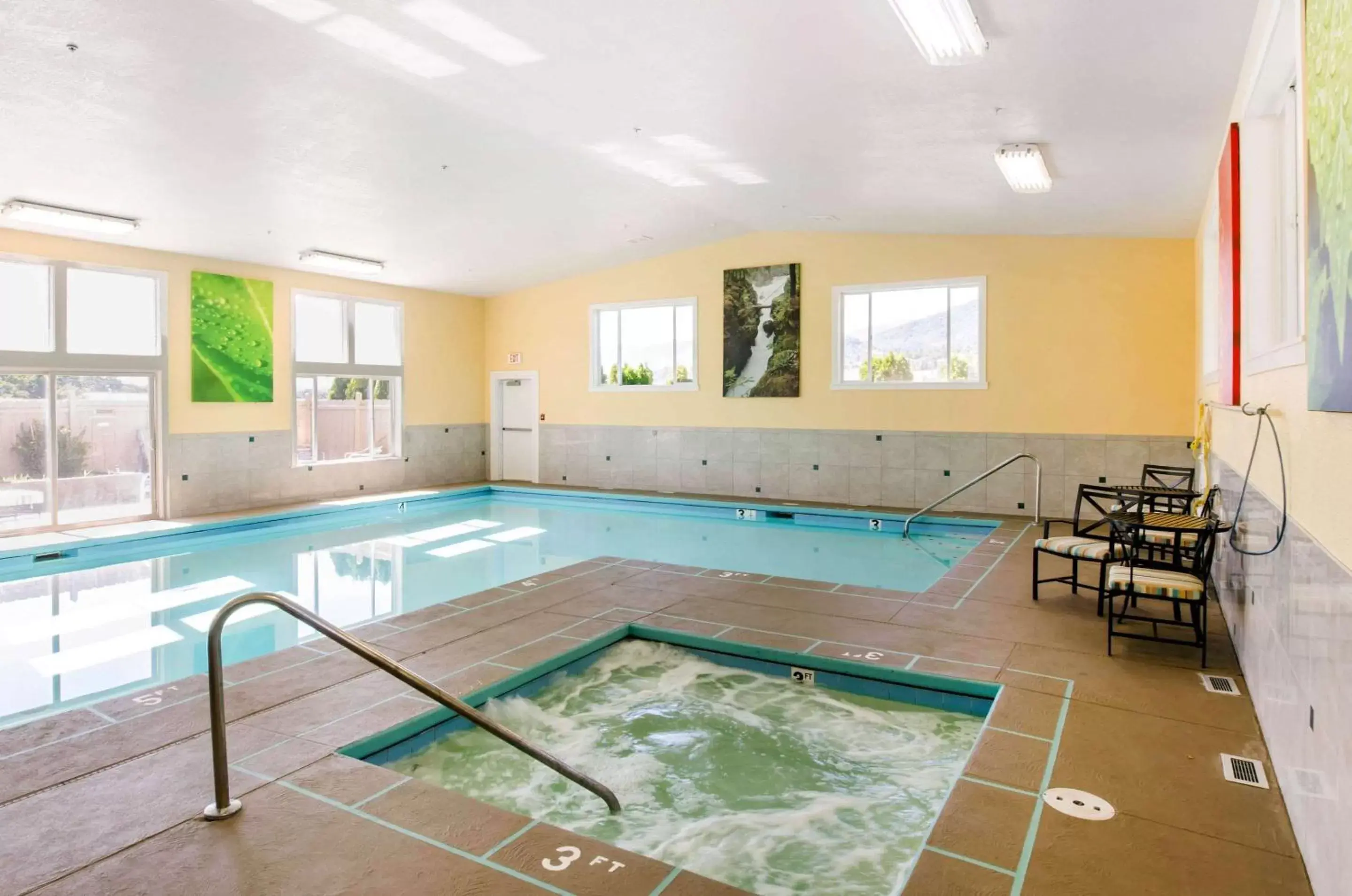 On site, Swimming Pool in Comfort Inn & Suites Ashland