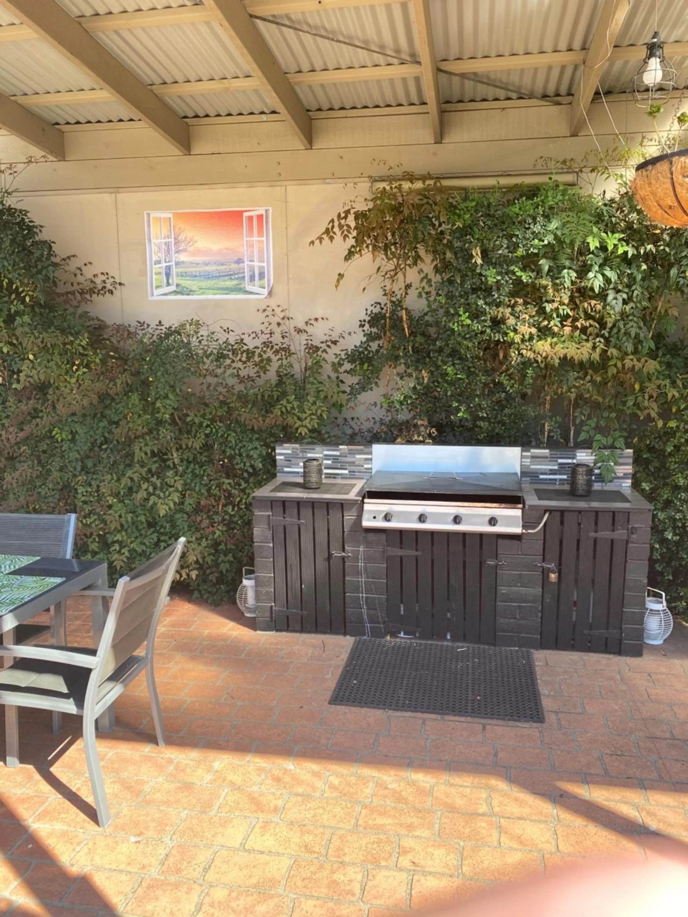 BBQ facilities in Marriott Park Motel