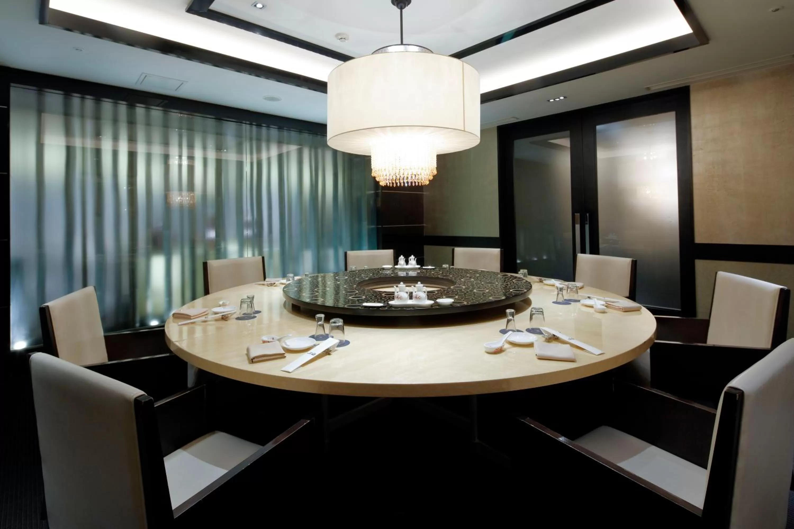 Restaurant/places to eat in Sheraton Miyako Hotel Osaka