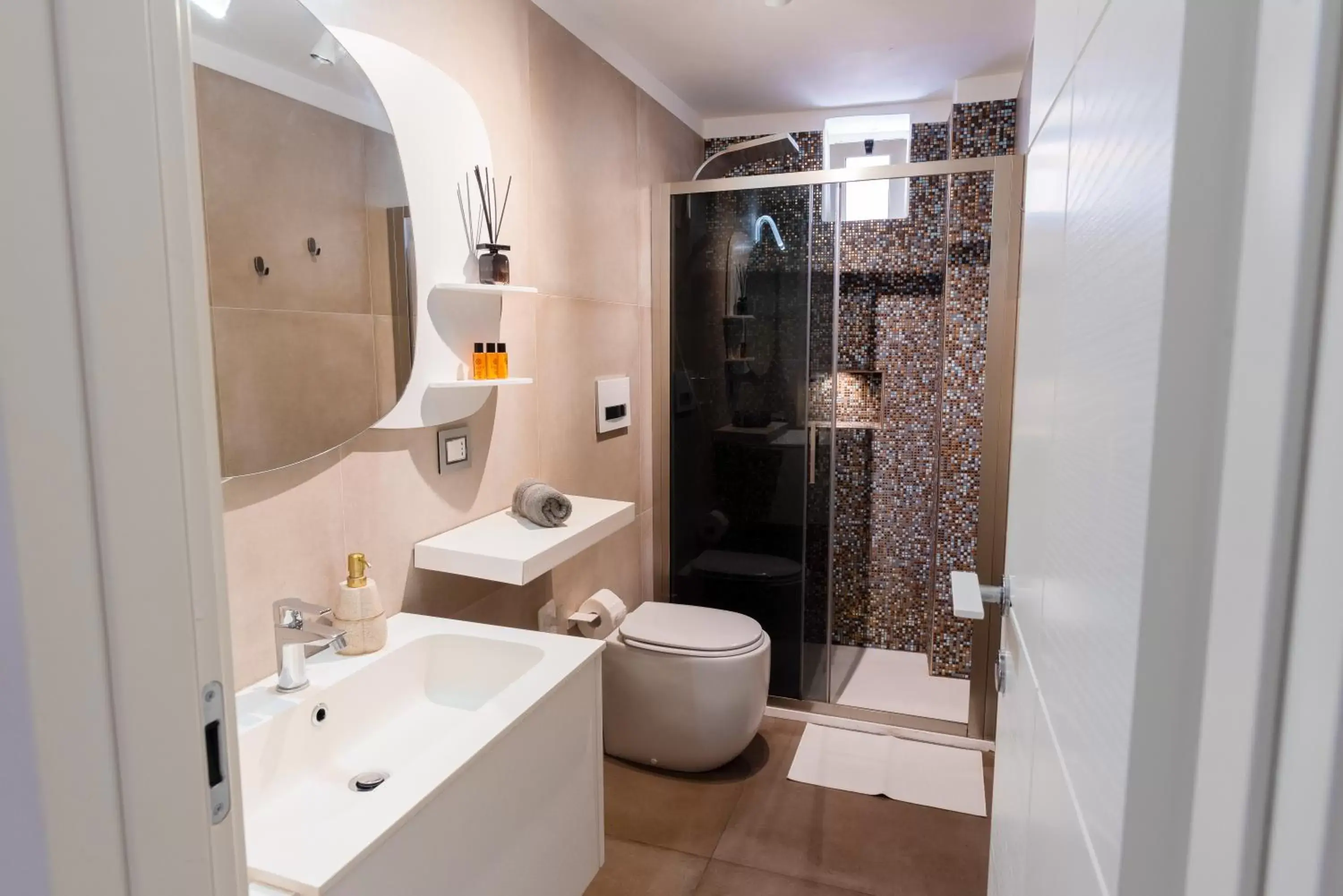 Shower, Bathroom in Terrazza Vallisa