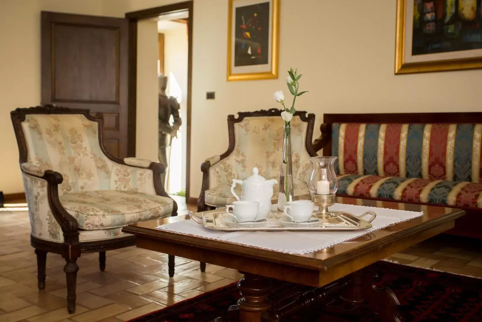 Communal lounge/ TV room, Seating Area in Castello di Altomonte