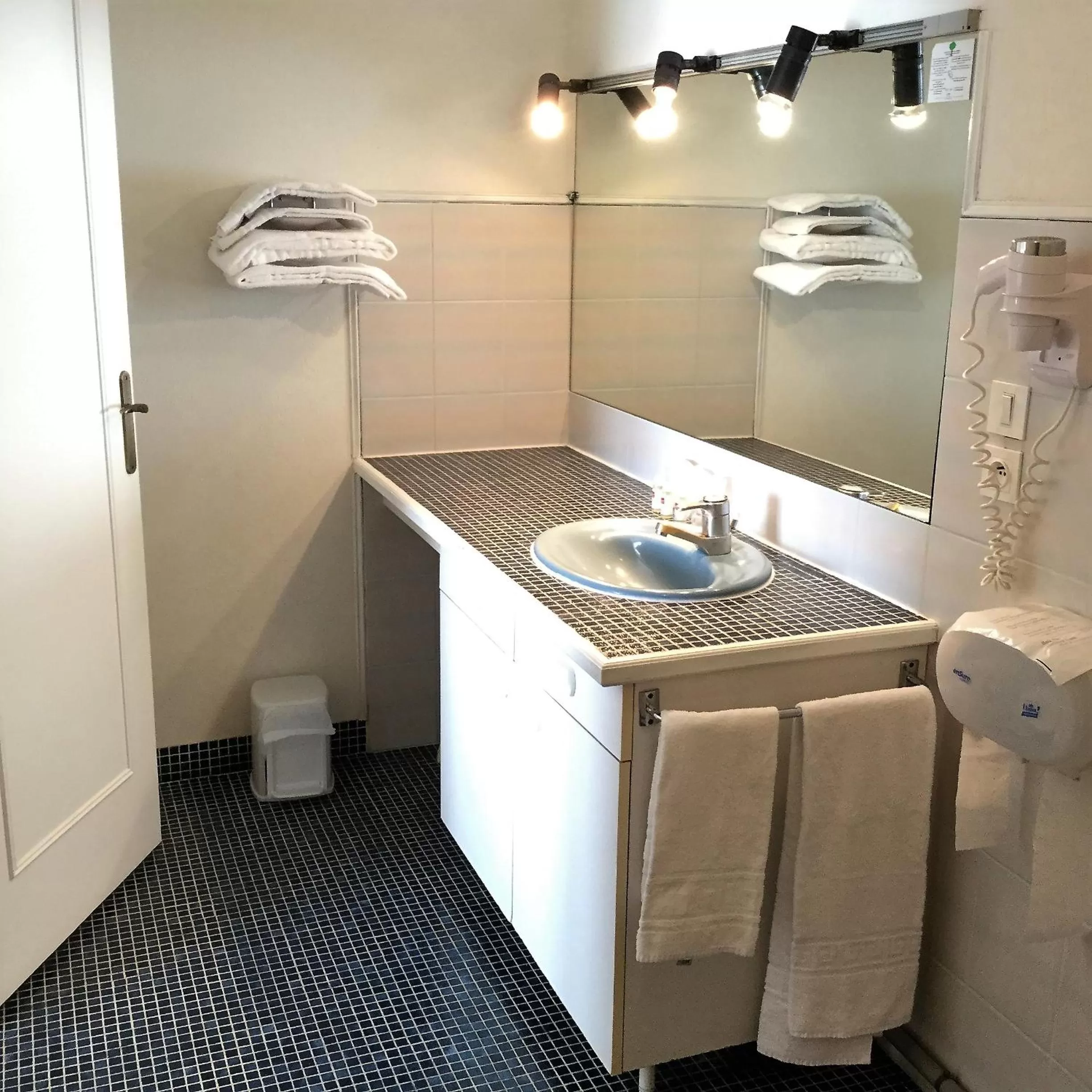 Bathroom in Nouvel Hotel