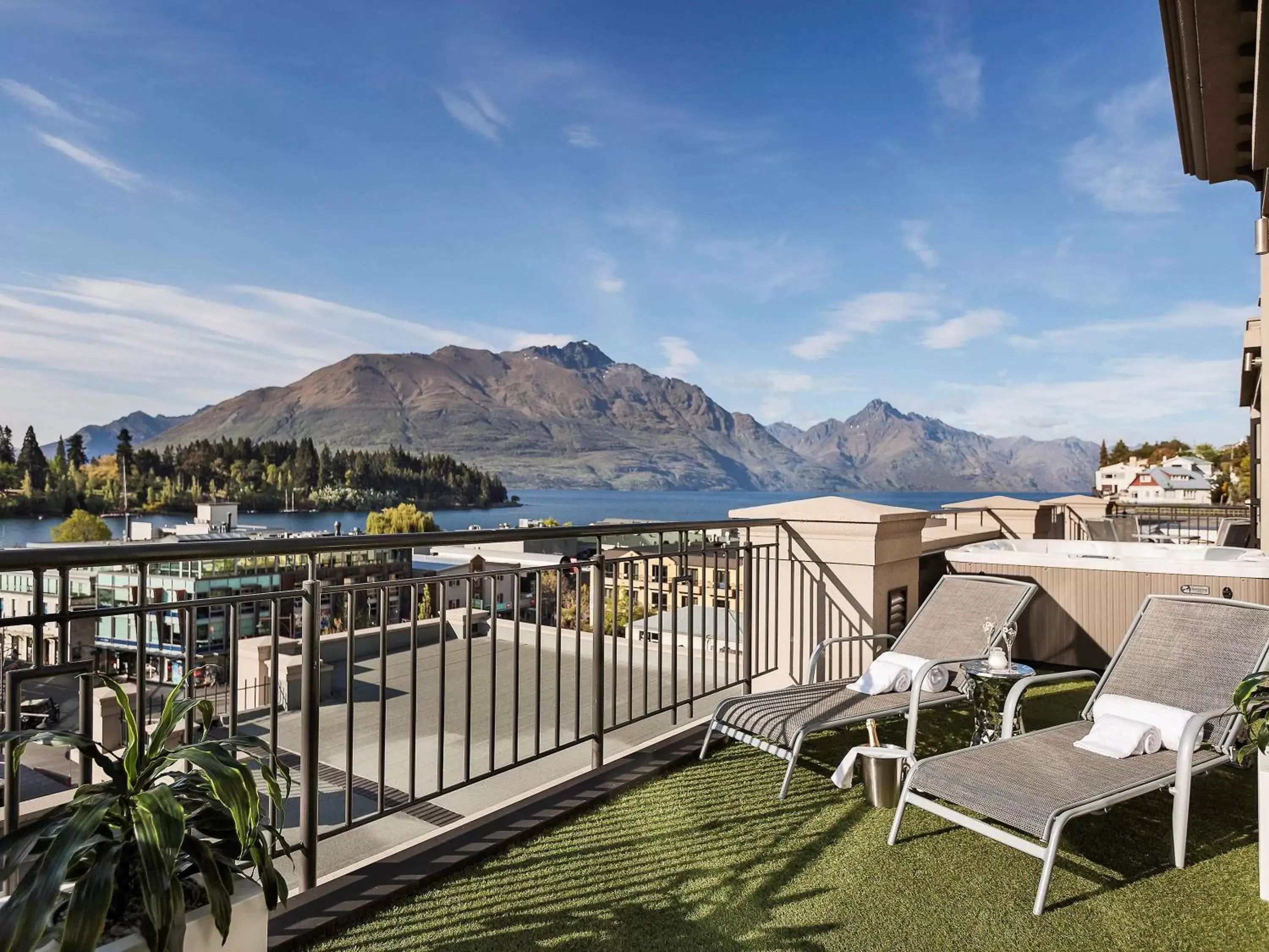 Photo of the whole room, Mountain View in Sofitel Queenstown Hotel & Spa