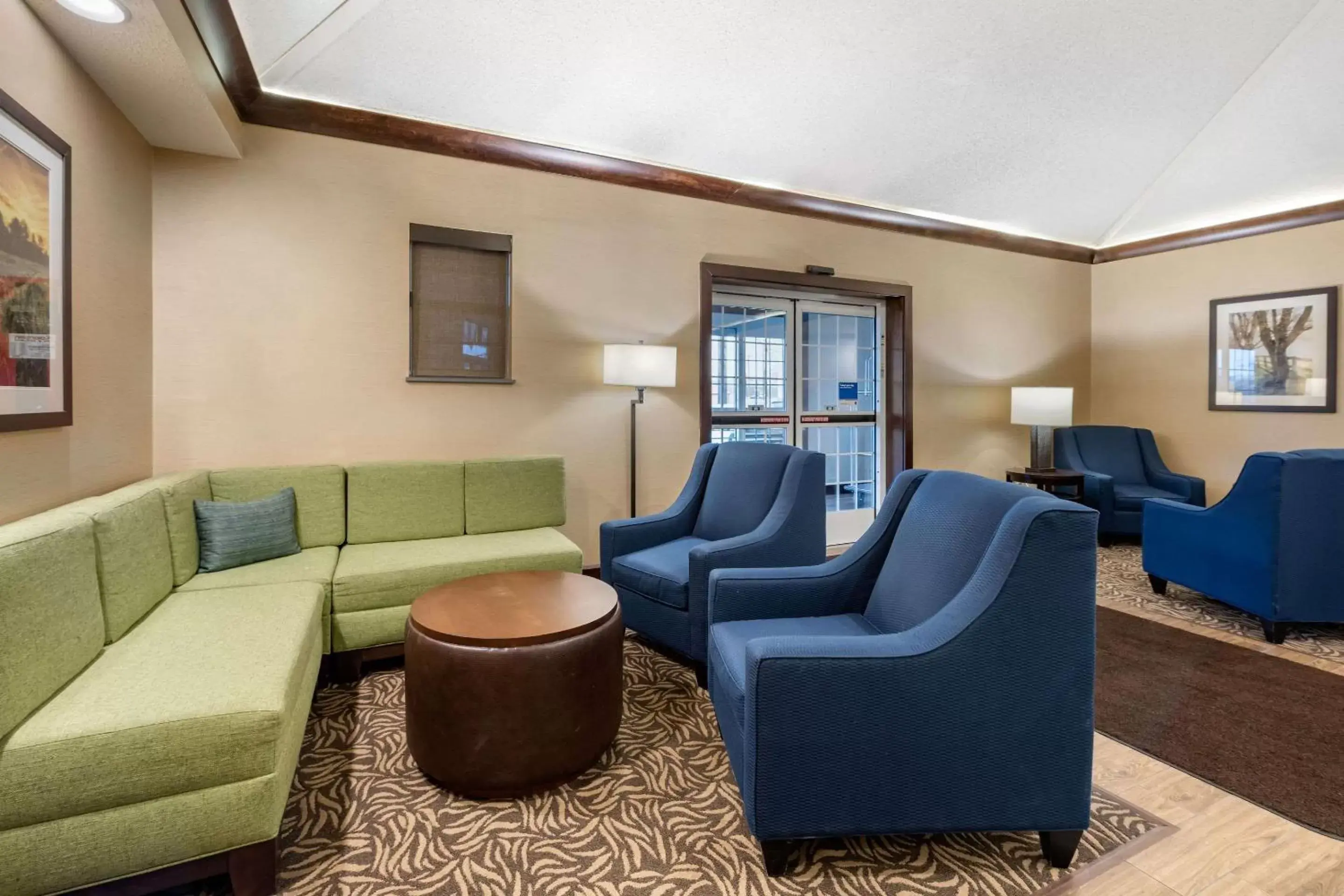 Lobby or reception, Seating Area in Comfort Inn Splash Harbor