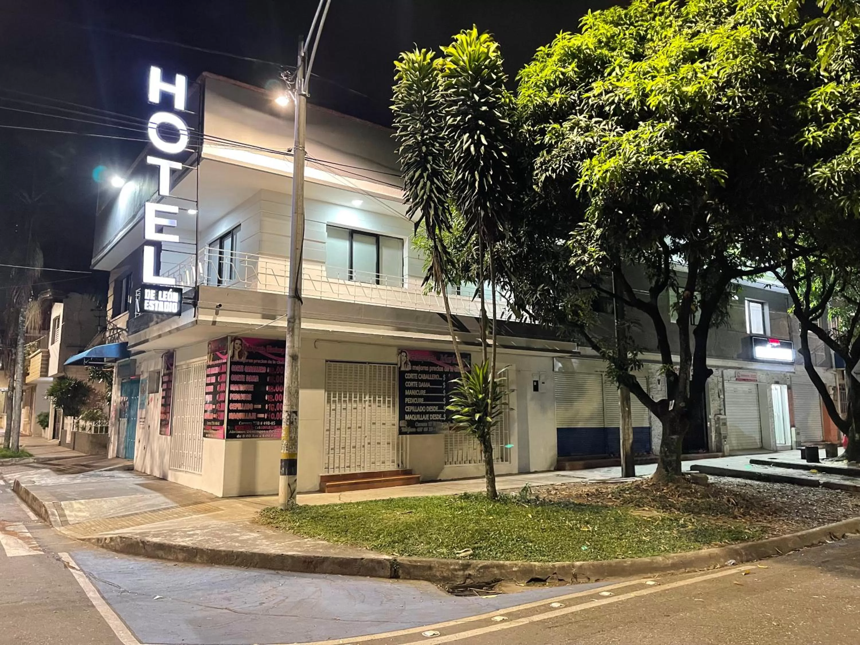 Property building in Hotel De León Estadio
