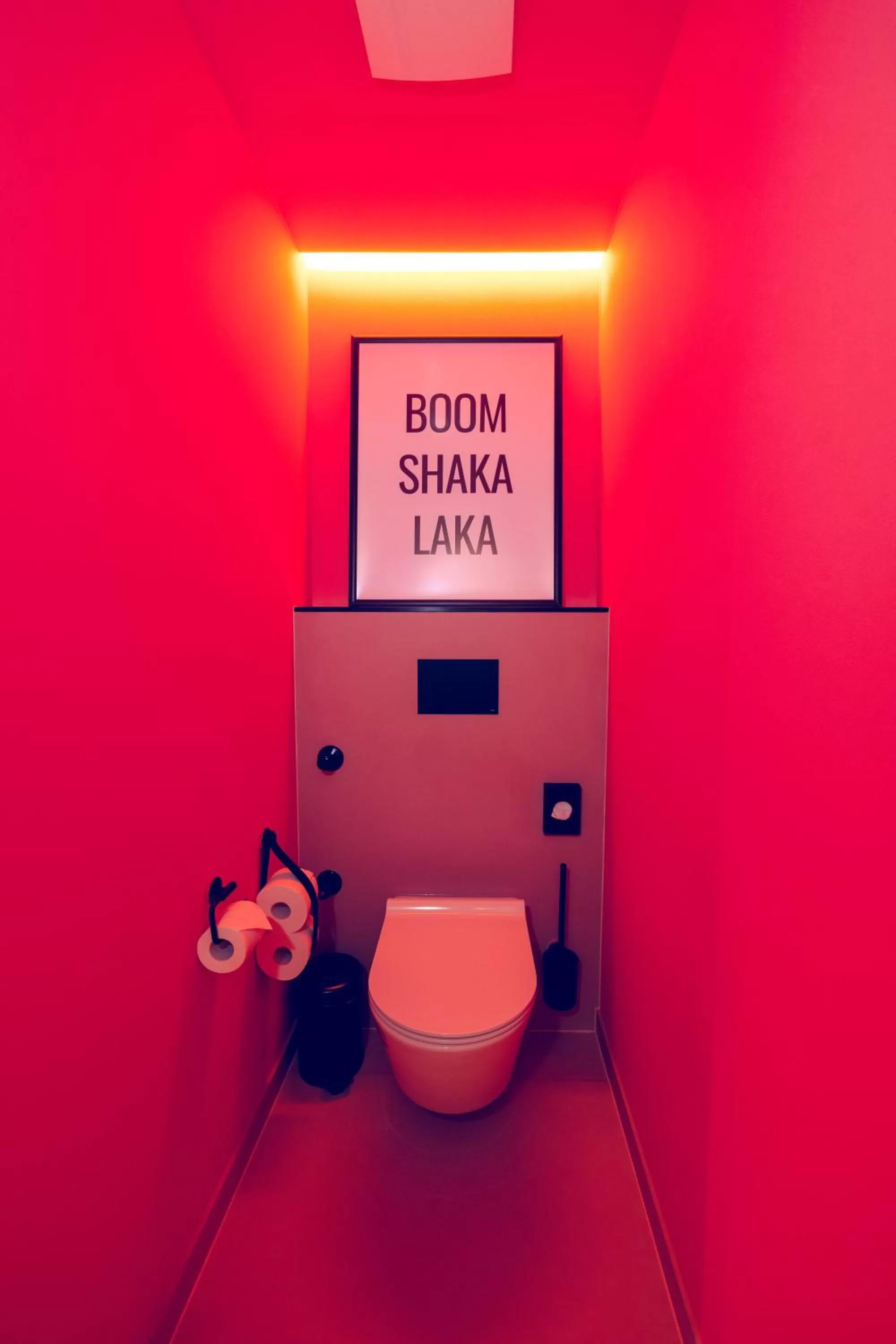 Toilet in The Flamingo