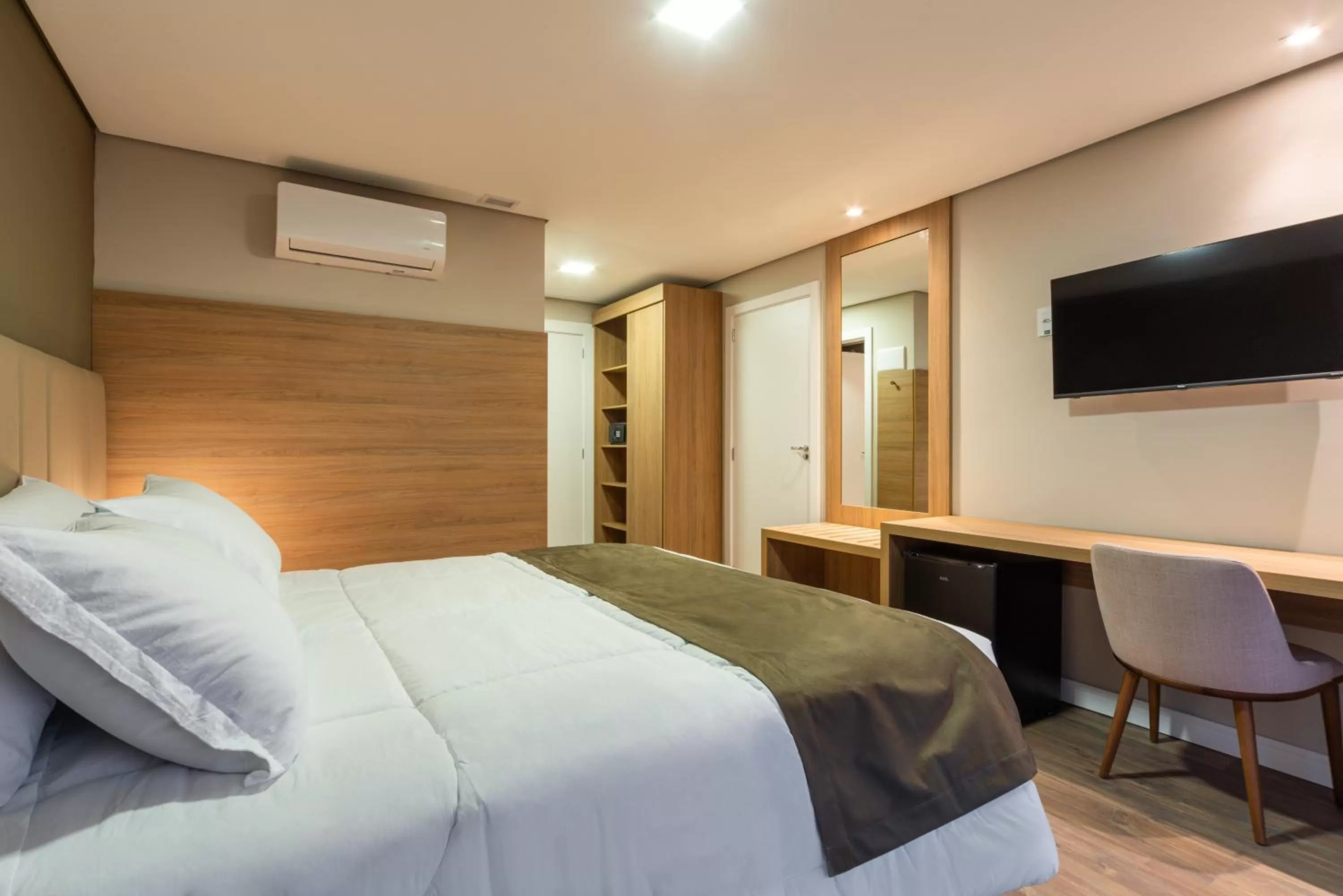 Photo of the whole room, Bed in Laghetto Canela