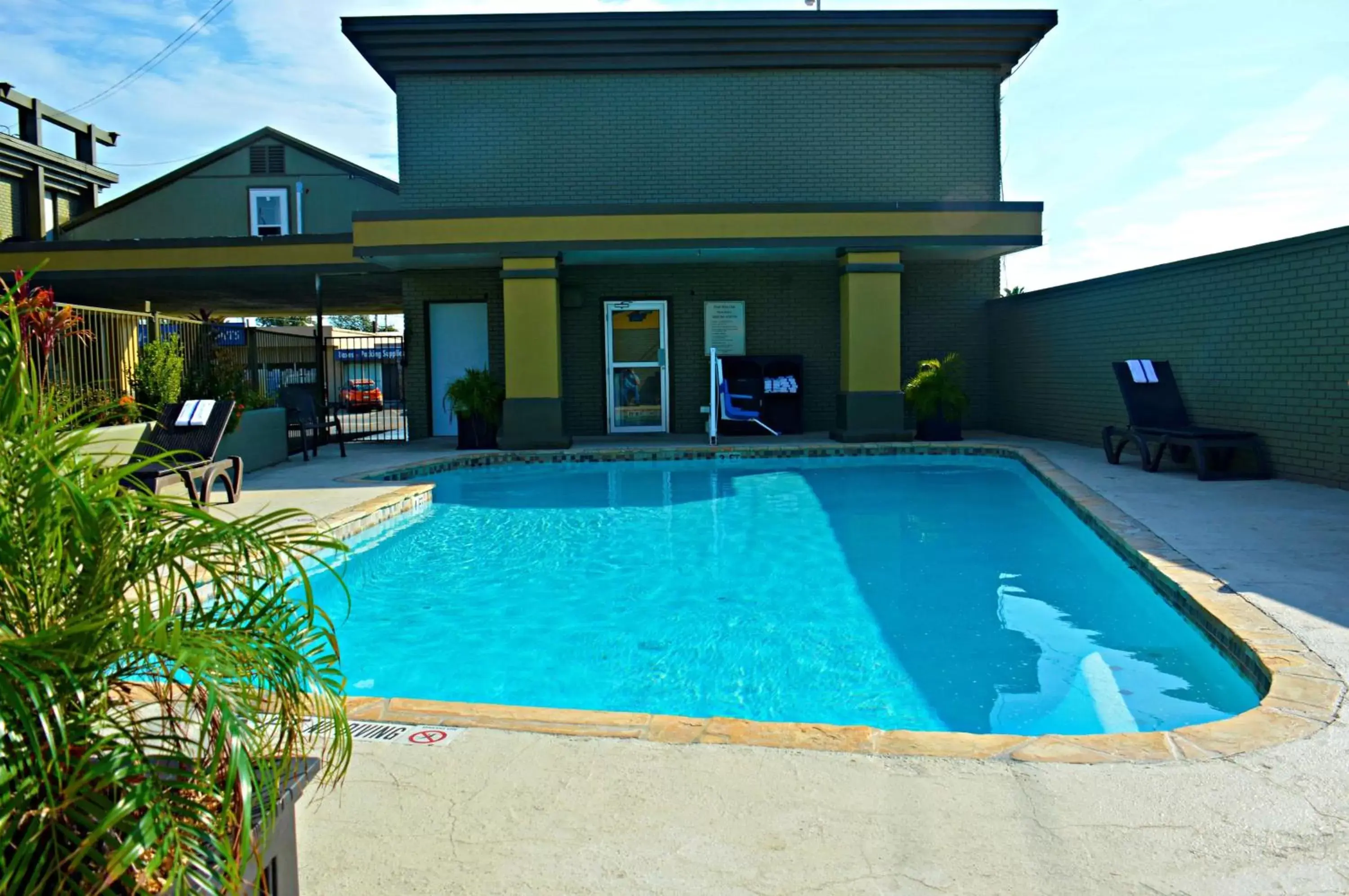 On site, Swimming Pool in Best Western Inn of Del Rio