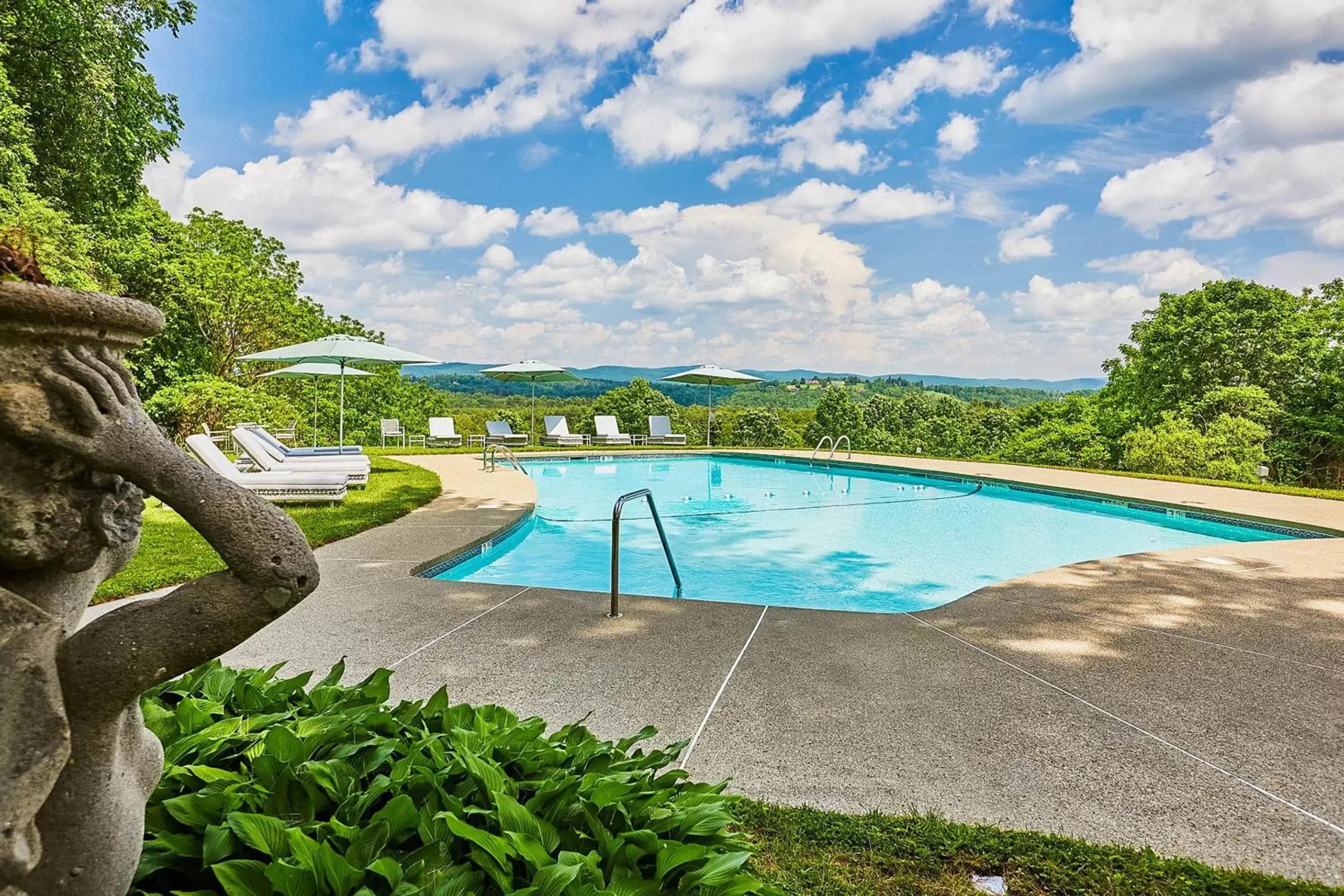 Swimming Pool in Apple Tree Inn