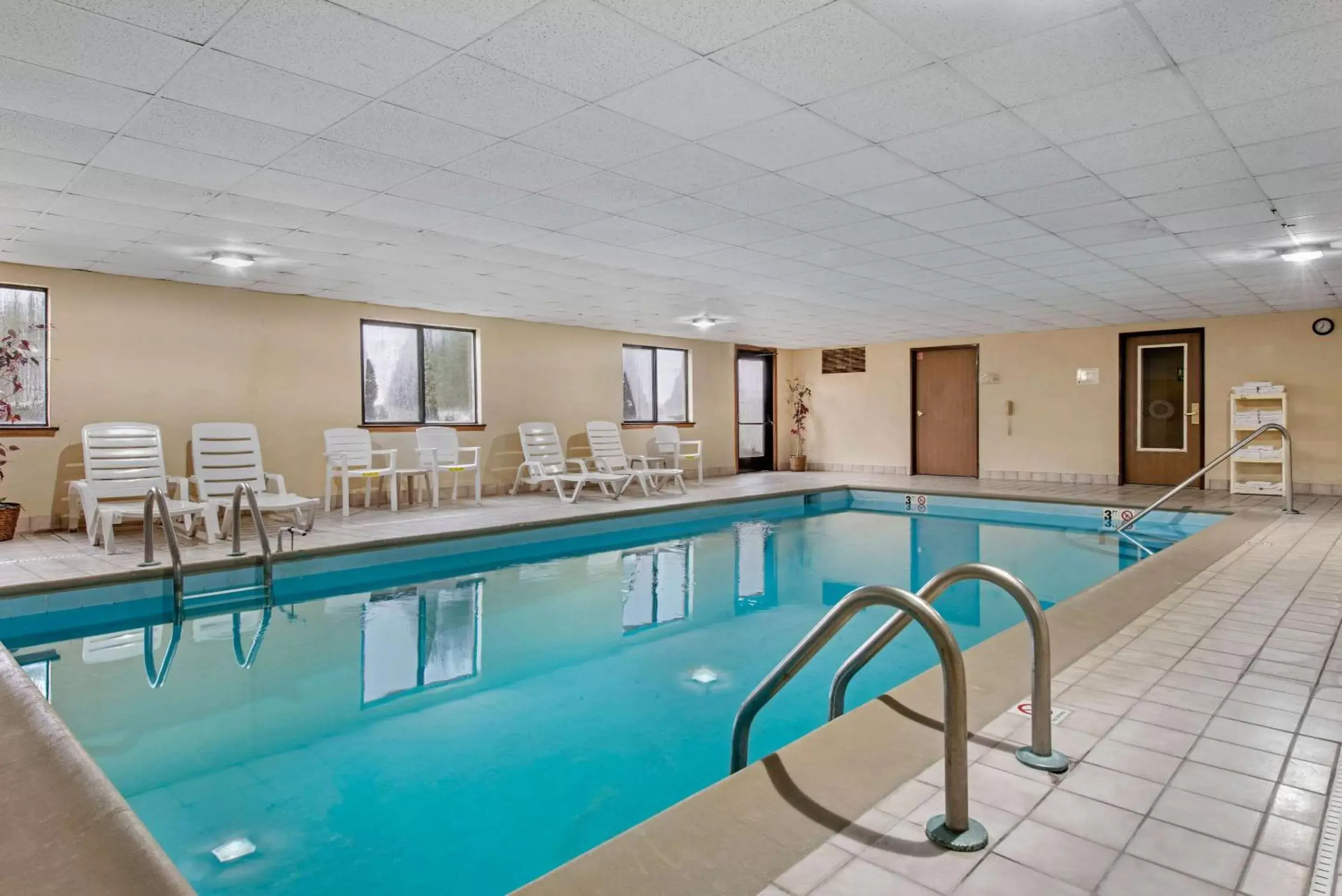 On site, Swimming Pool in Quality Inn & Suites Lebanon I-65