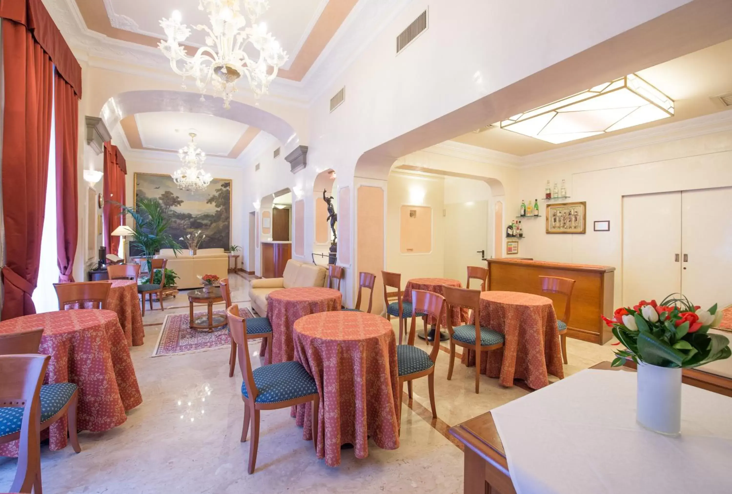 Lounge or bar, Restaurant/Places to Eat in Strozzi Palace Hotel