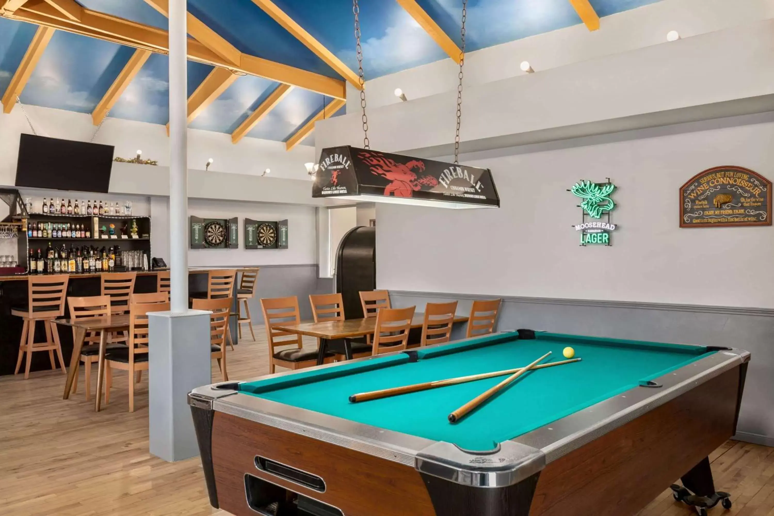 Lounge or bar, Billiards in Days Inn & Suites by Wyndham Moncton