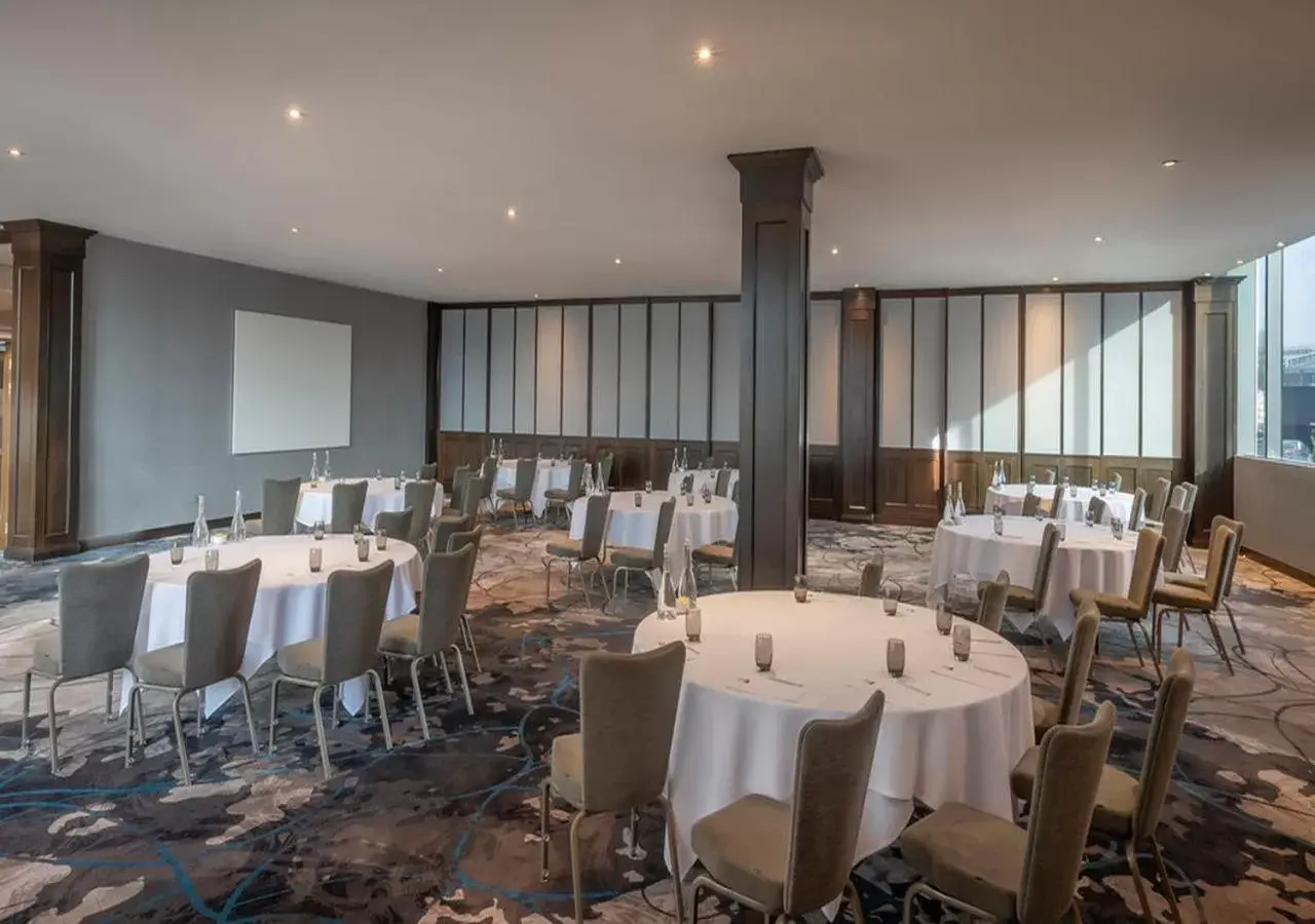 Meeting/conference room, Restaurant/Places to Eat in Clayton Hotel, Leeds