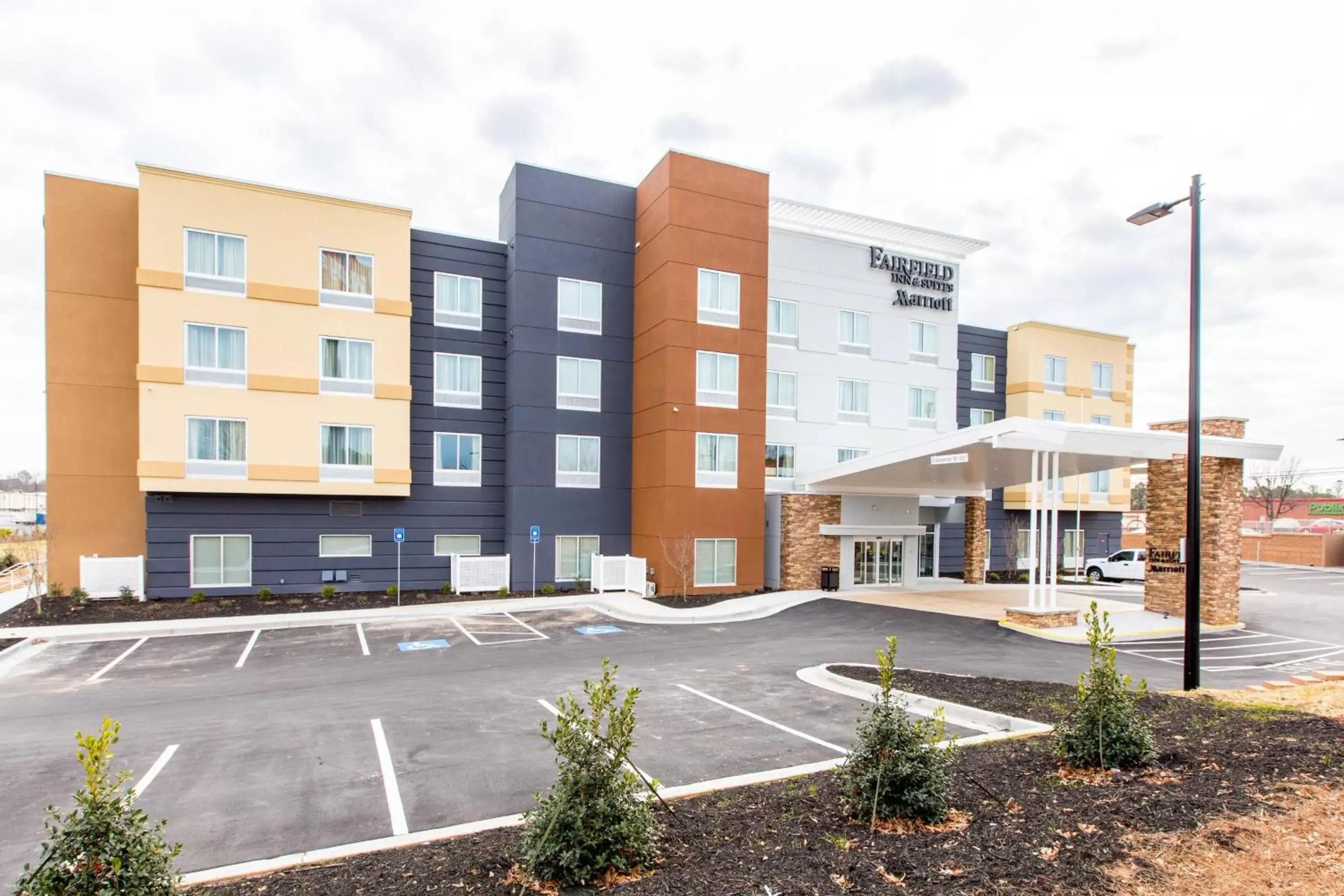 Property Building in Fairfield Inn & Suites by Marriott Atlanta Acworth