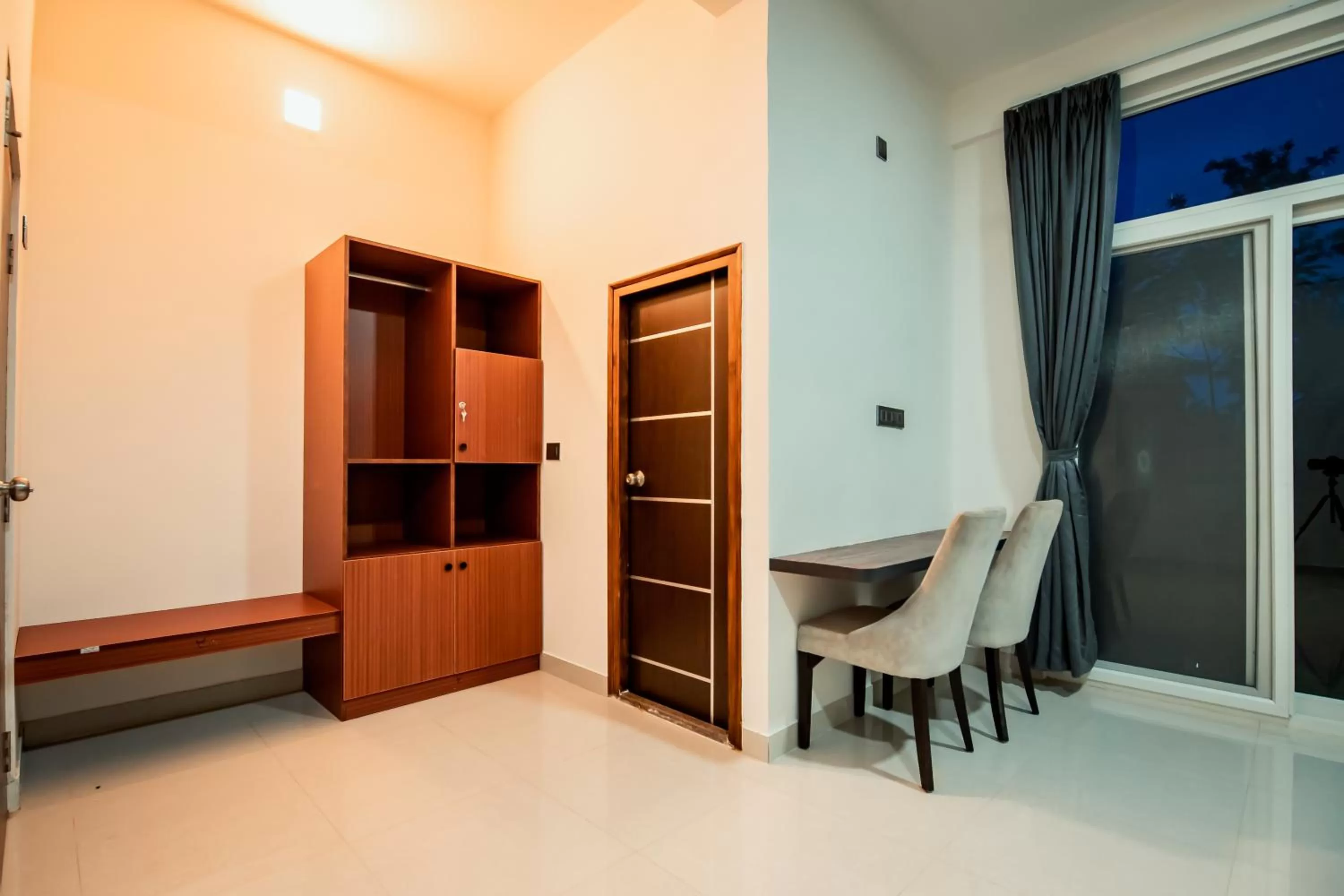 Communal lounge/ TV room in Commune18 Resort Chikmagalur