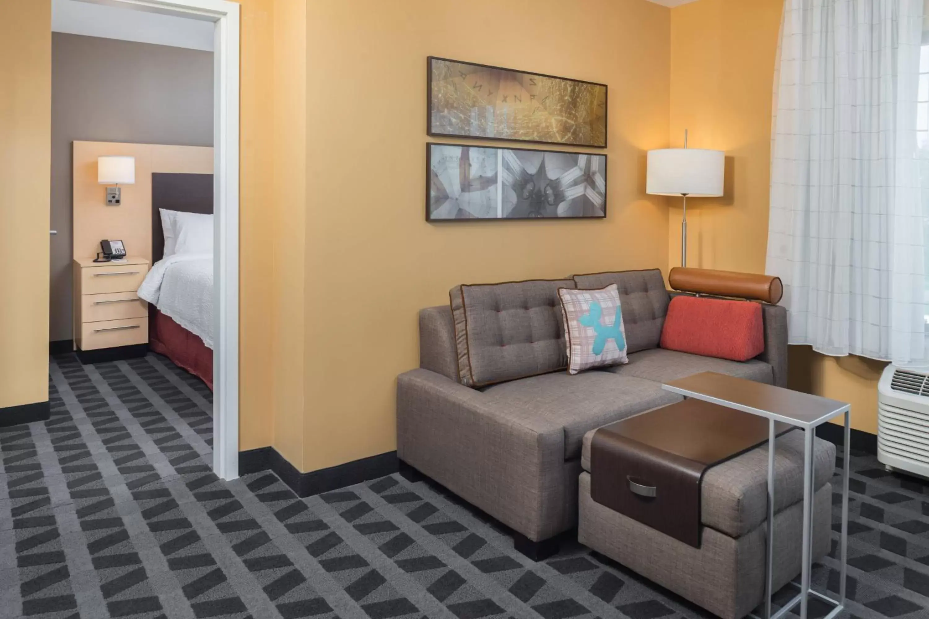Living room, Seating Area in TownePlace Suites by Marriott New Hartford