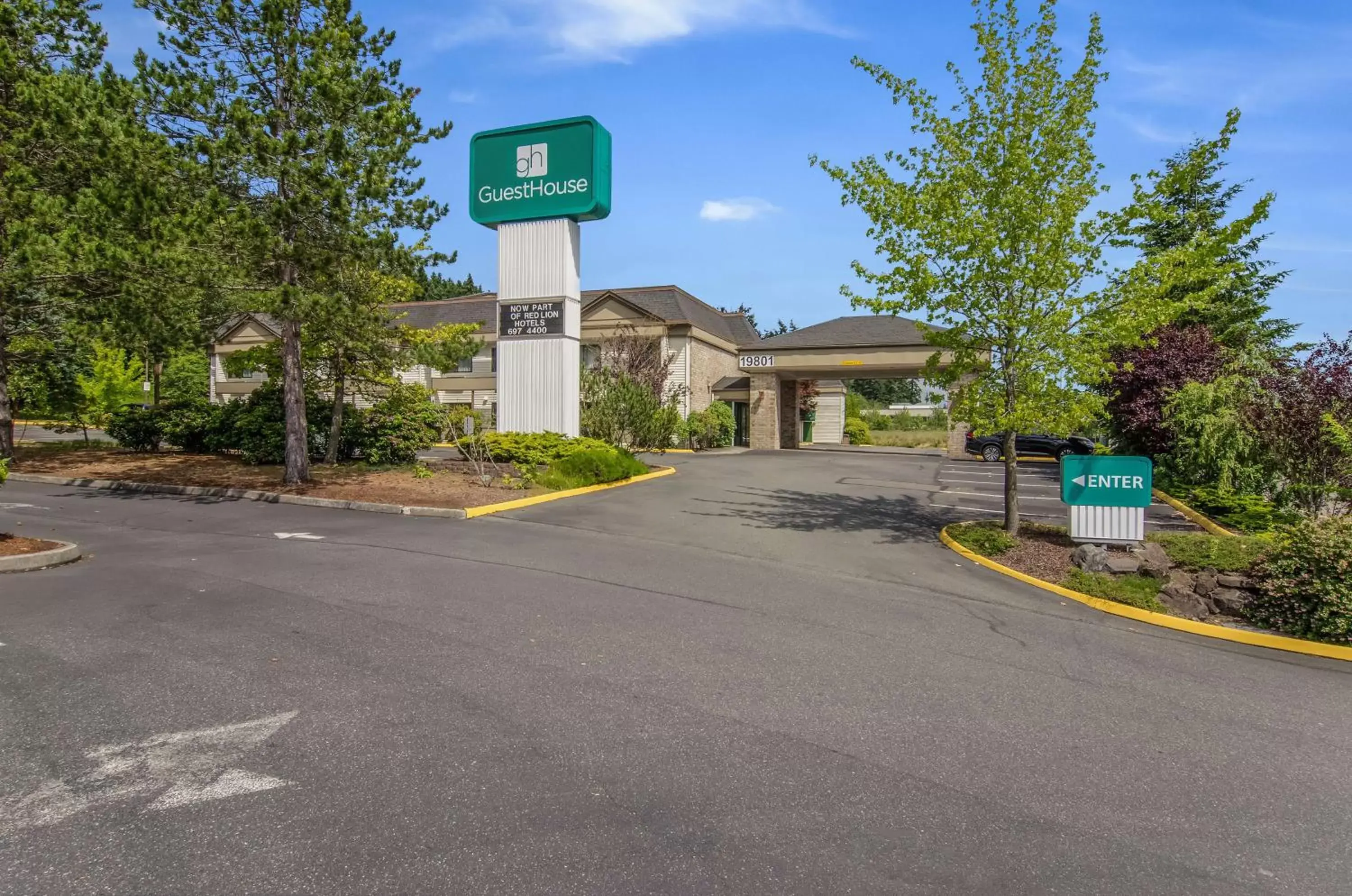 Facade/entrance, Property Building in GuestHouse Inn & Suites Poulsbo