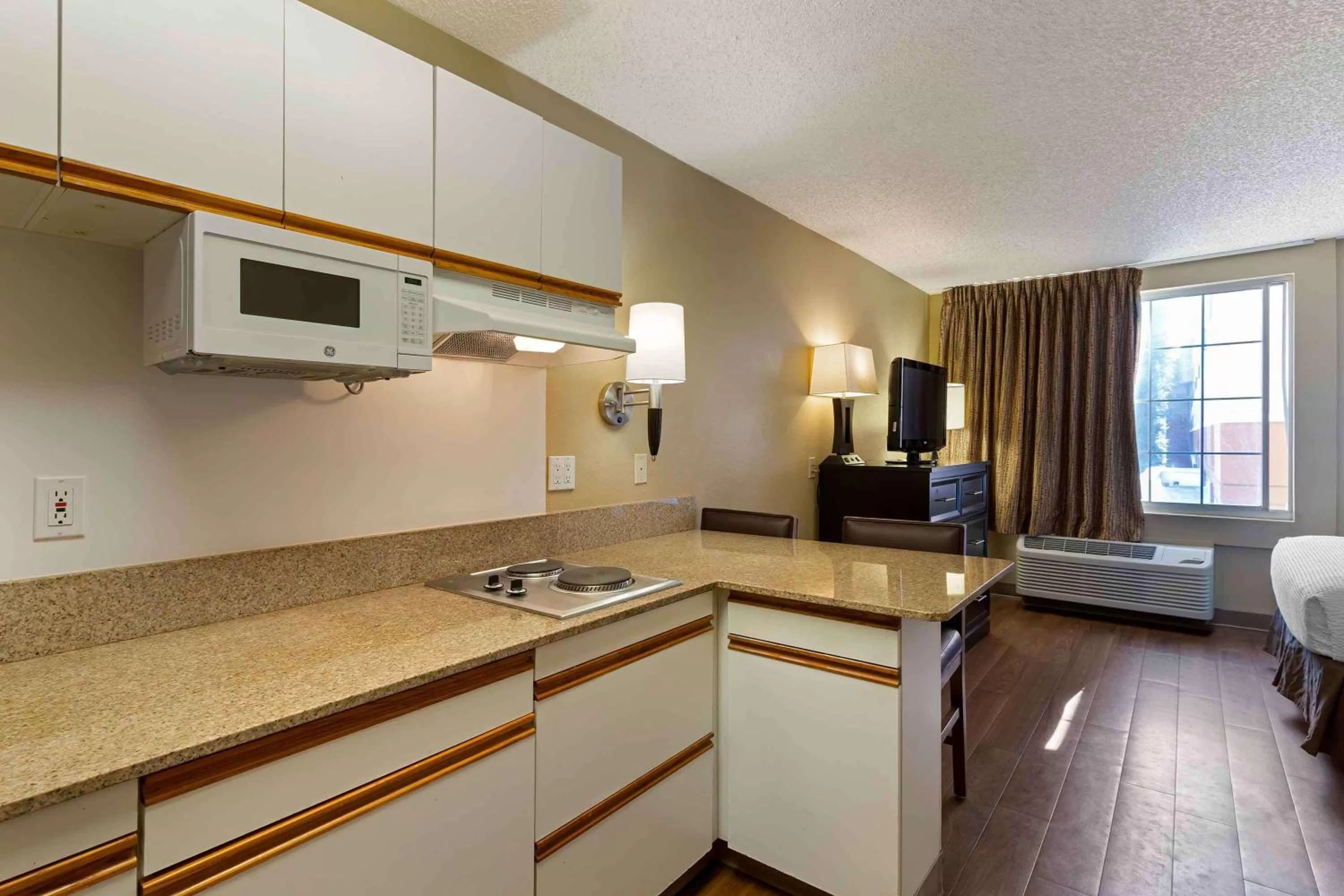 Bedroom, Bed in Extended Stay America Suites - San Jose - Downtown