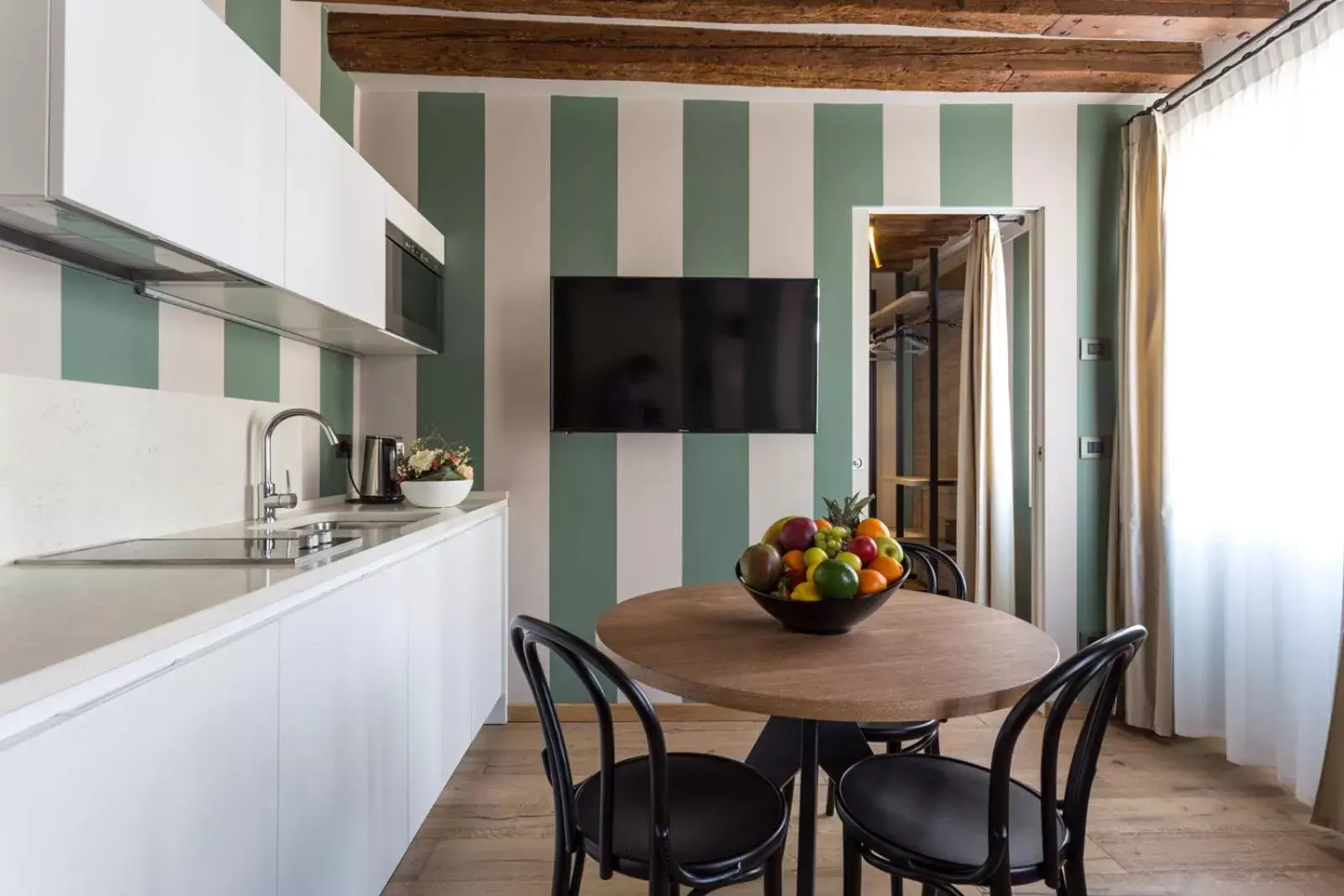 Living room, Kitchen/Kitchenette in Hotel Tiziano
