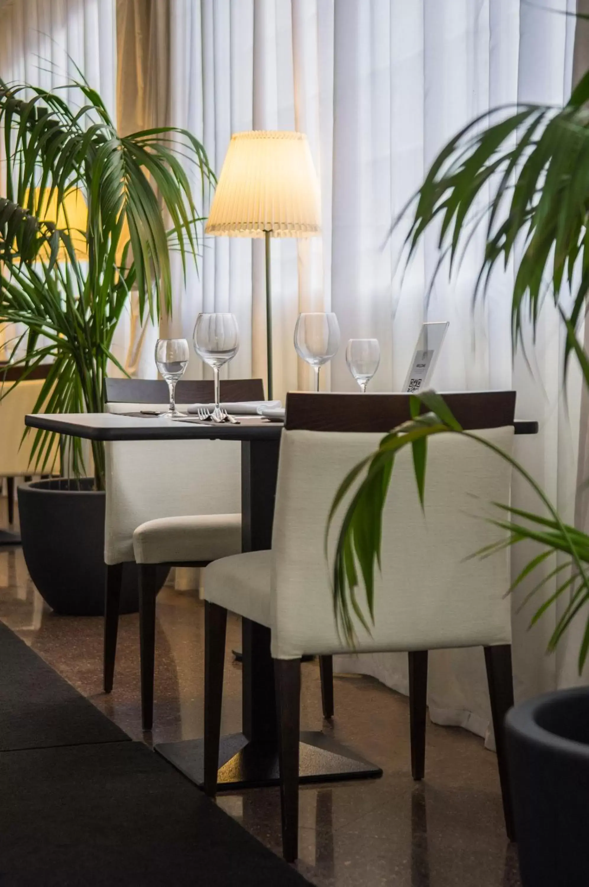 Restaurant/Places to Eat in Hotel Excelsior Bari