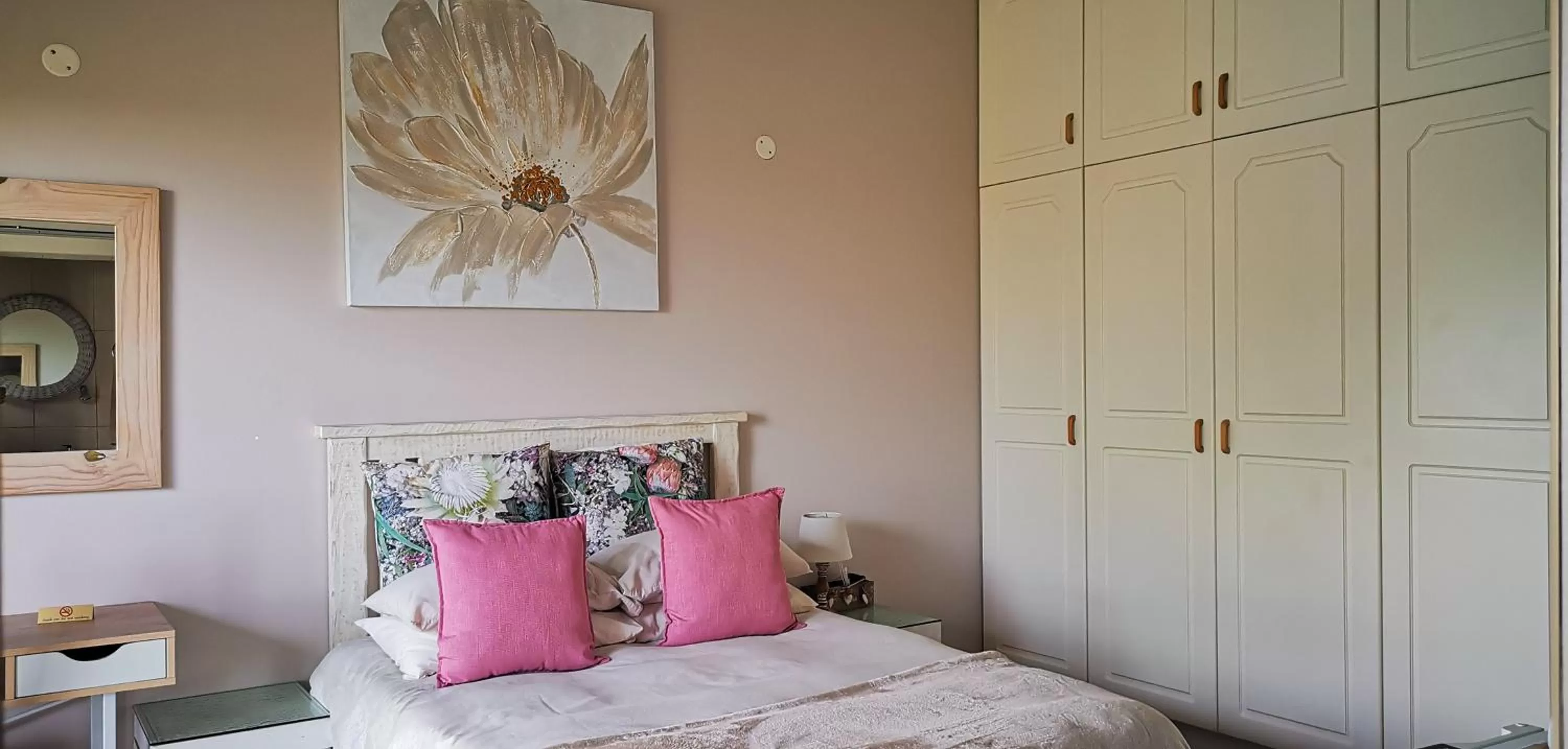 Photo of the whole room, Bed in Cove View B&B