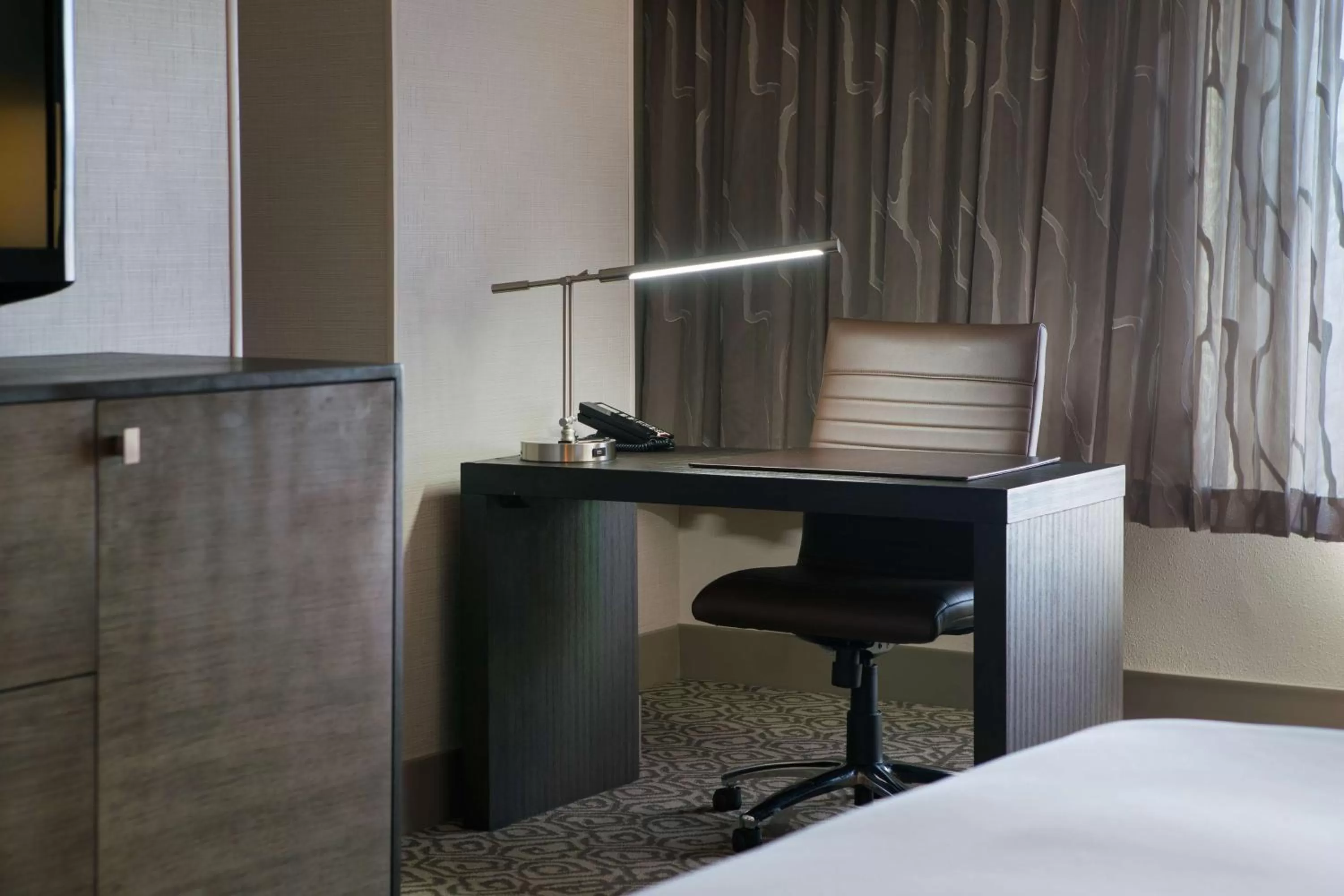 TV and multimedia, Bed in DoubleTree by Hilton San Francisco Airport North Bayfront