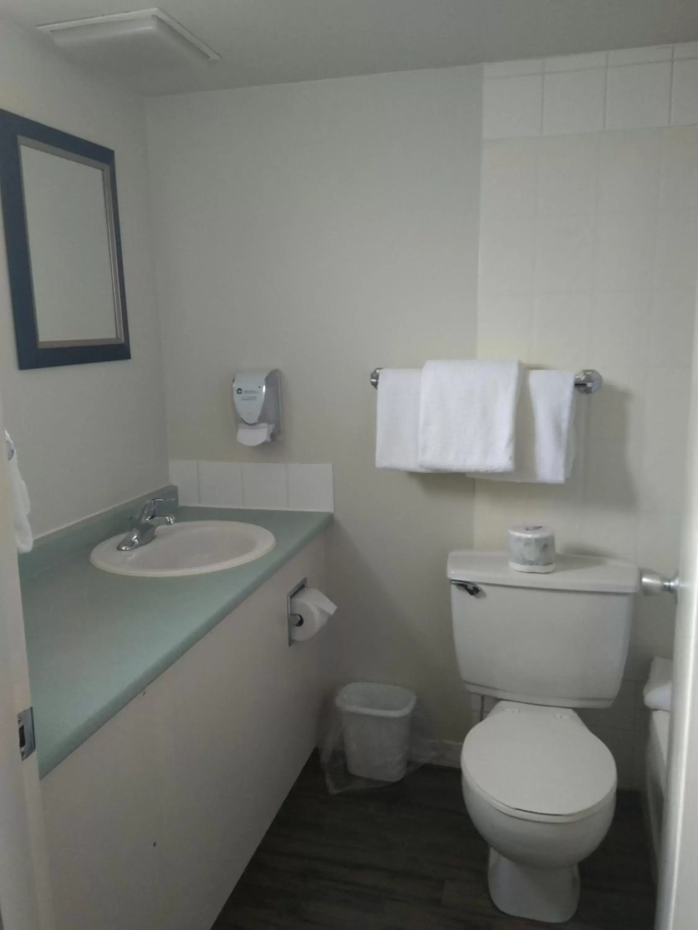 Bathroom in Fireweed Motel